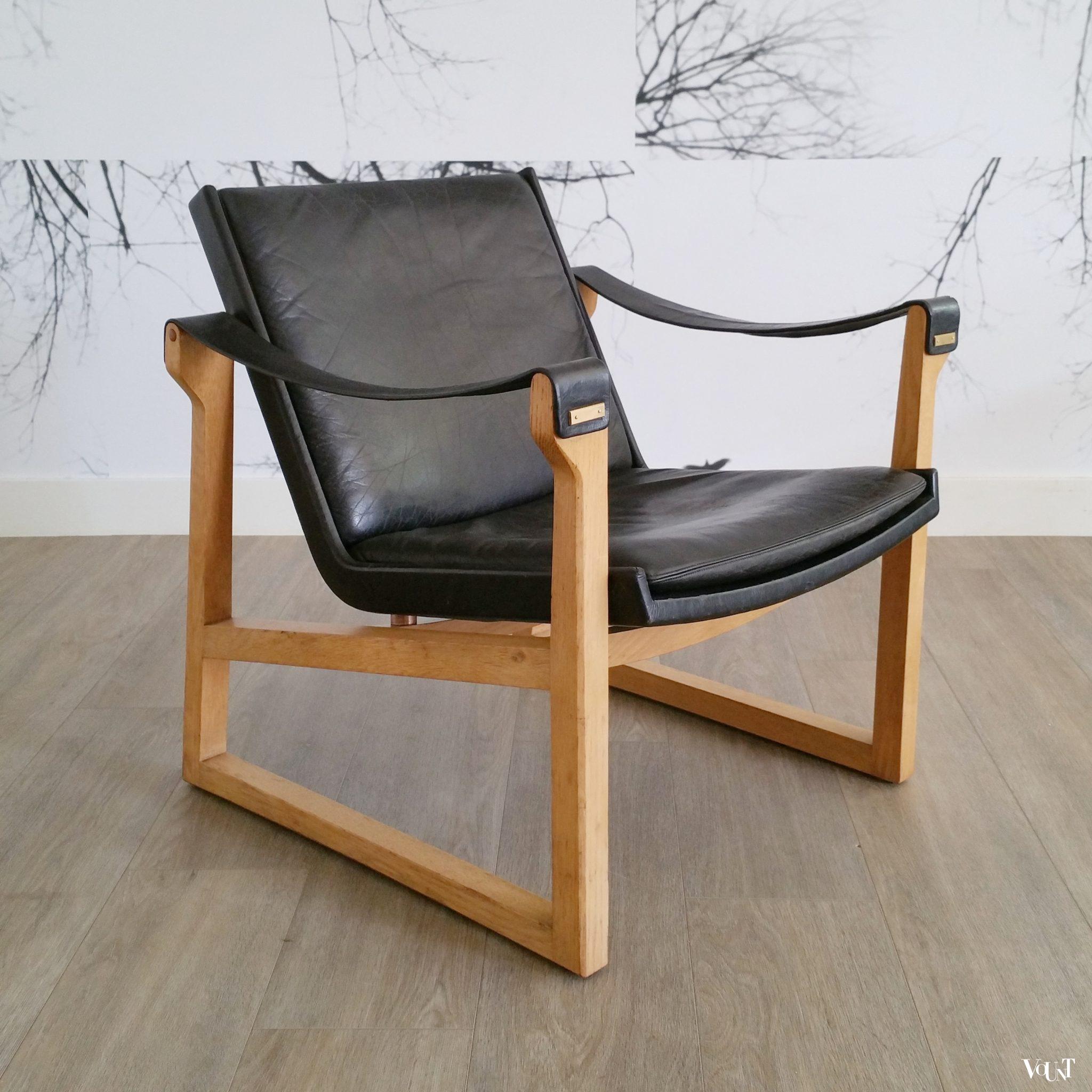 Fauteuil eiken met zwart leer, Ebbe en Karen Clemmensen voor Fritz Hansen, 1966