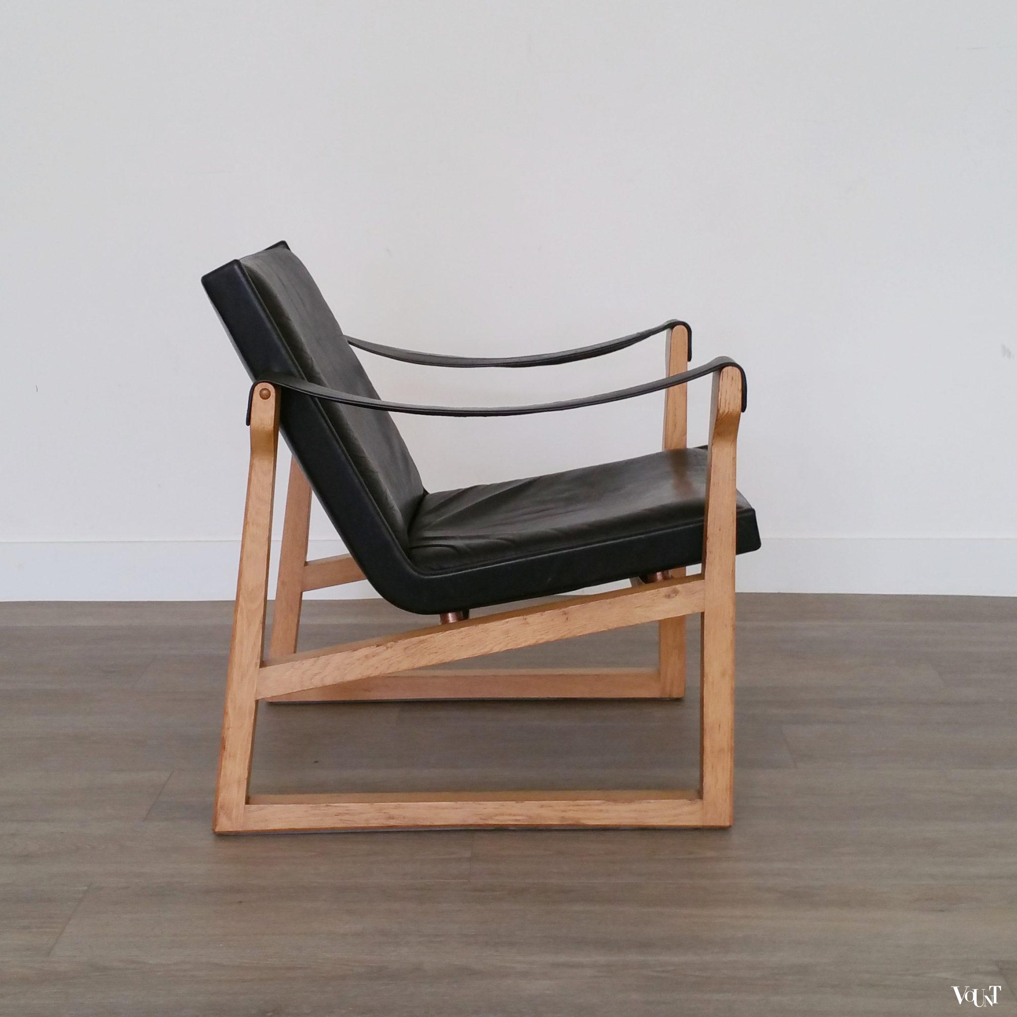 Fauteuil eiken met zwart leer, Ebbe en Karen Clemmensen voor Fritz Hansen, 1966