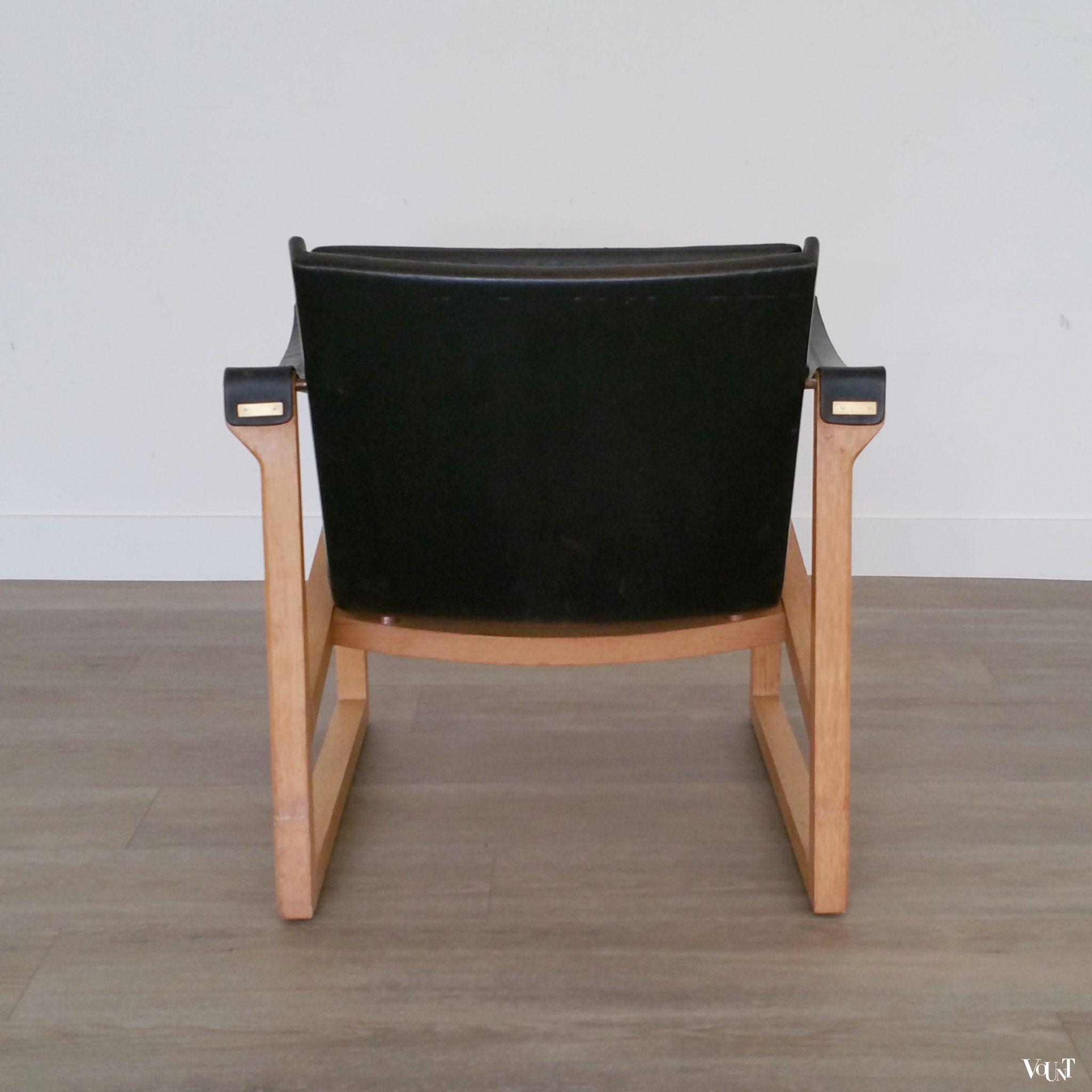 Fauteuil eiken met zwart leer, Ebbe en Karen Clemmensen voor Fritz Hansen, 1966