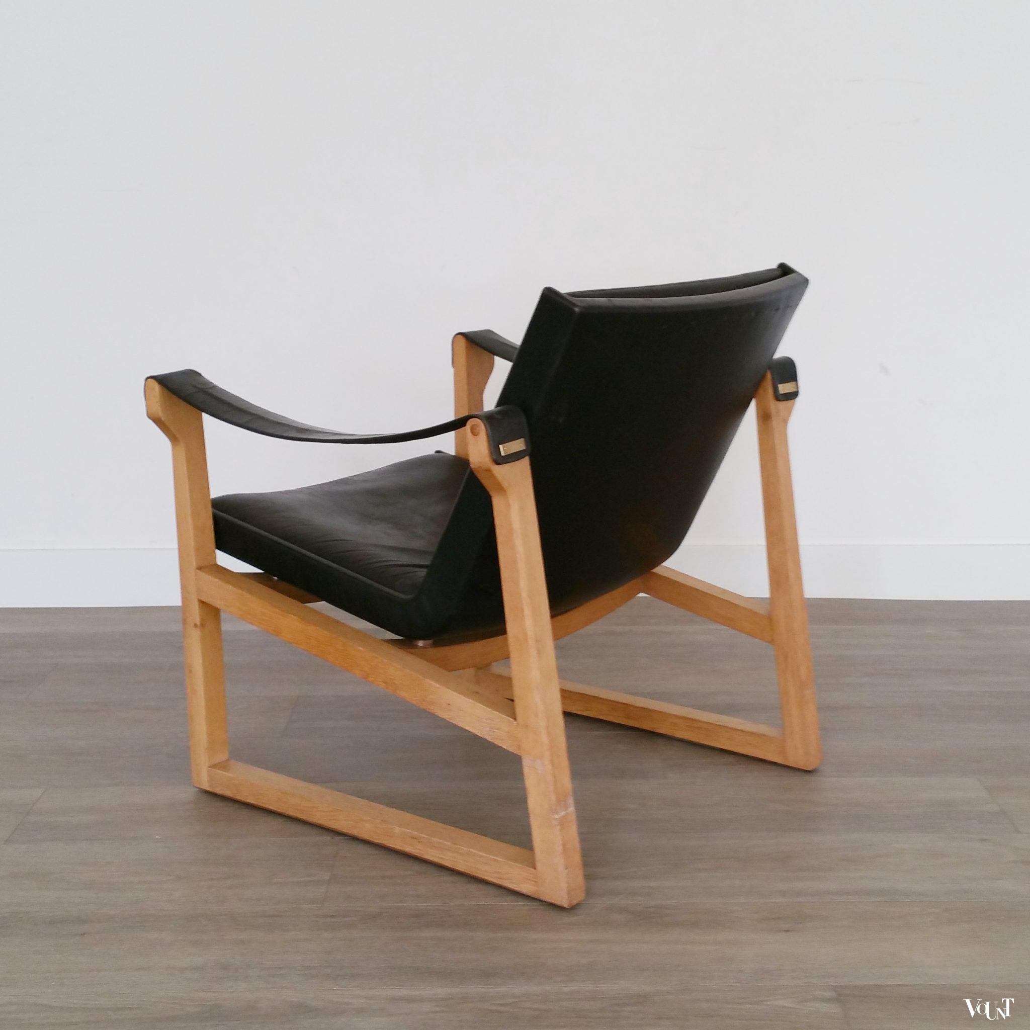 Fauteuil eiken met zwart leer, Ebbe en Karen Clemmensen voor Fritz Hansen, 1966