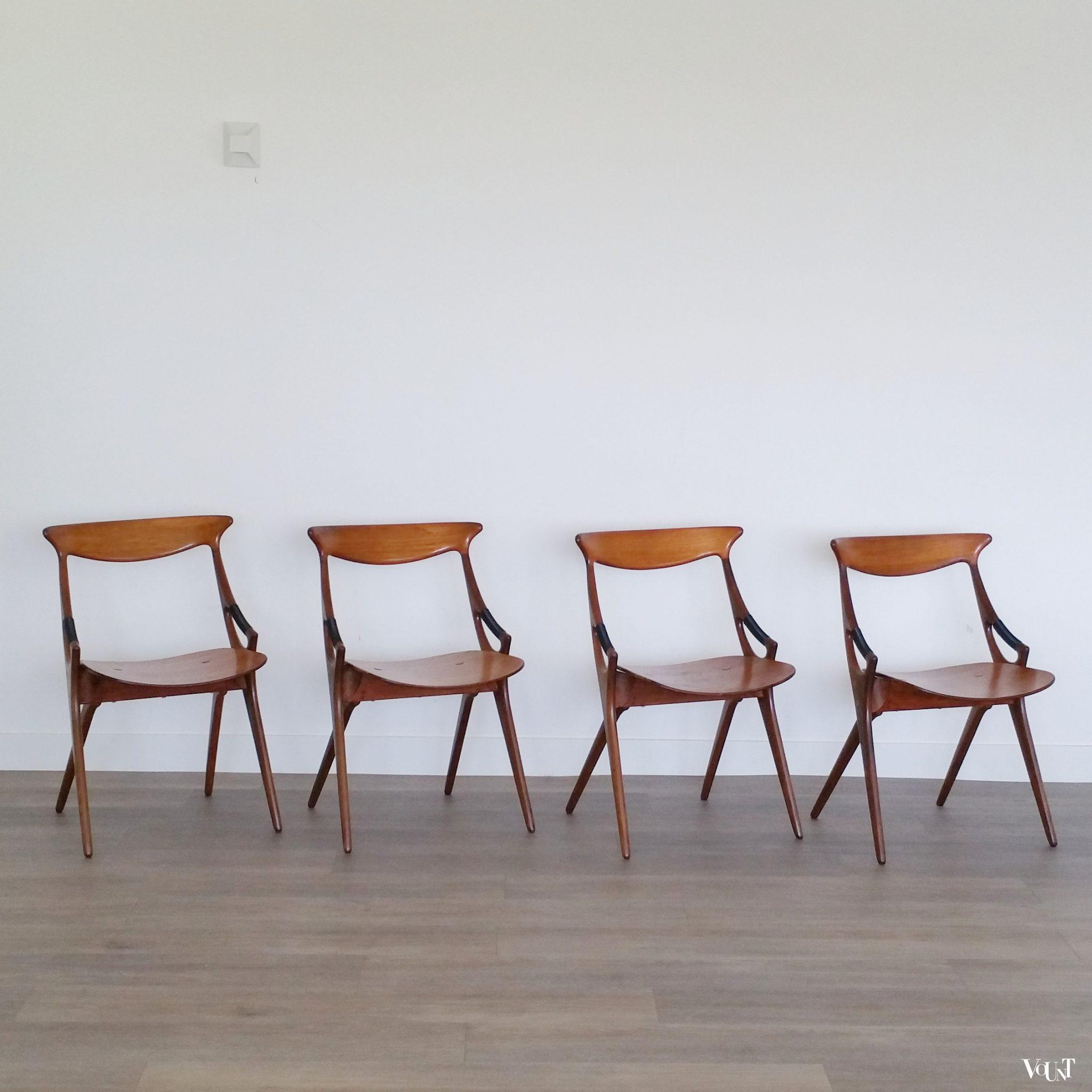 Set van 4 teakhouten stoelen model 17, Arne Hovmand Olsen voor Mogens Kold, jaren '50