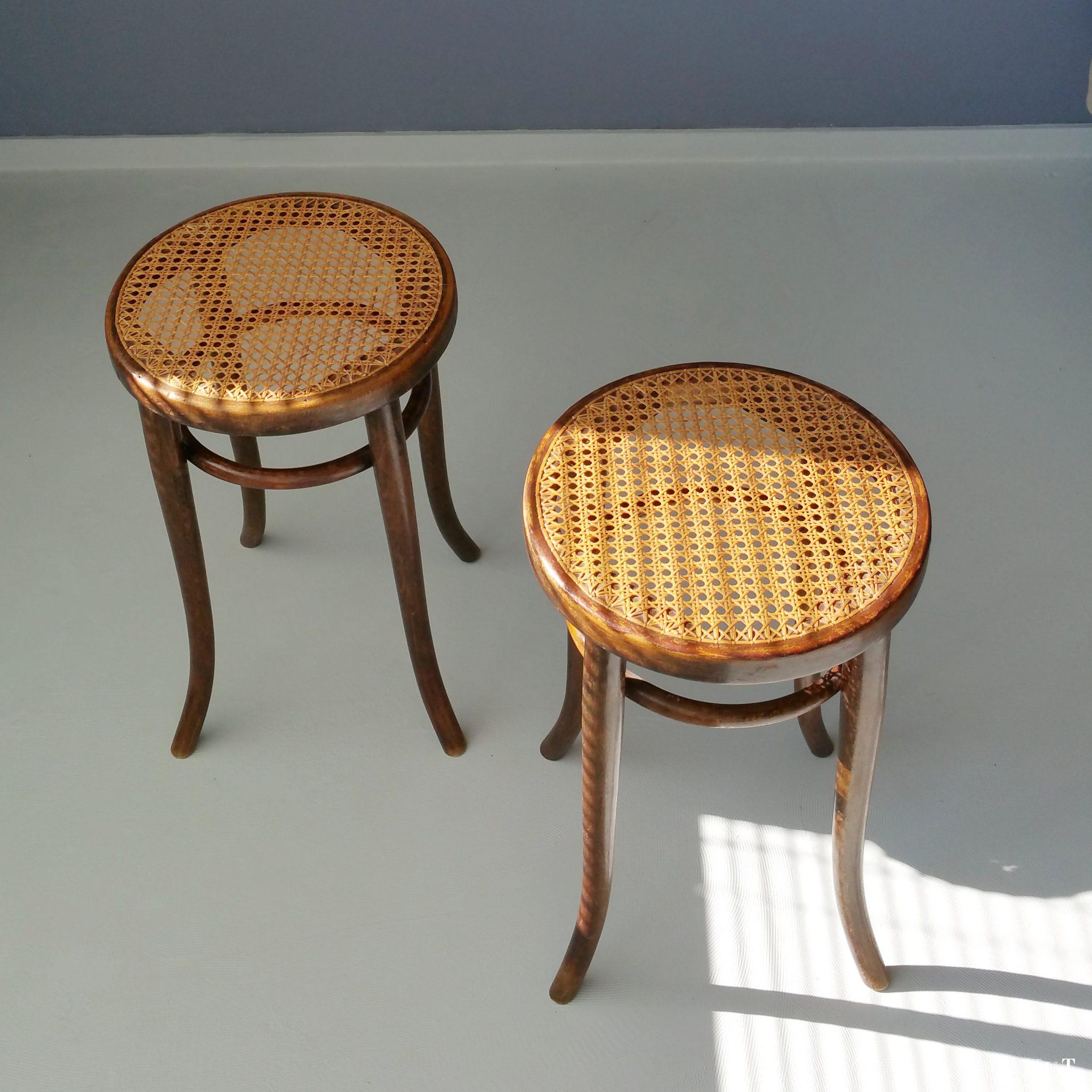 Set van 2 originele Thonet-krukken, Oostenrijk, ca. 1900