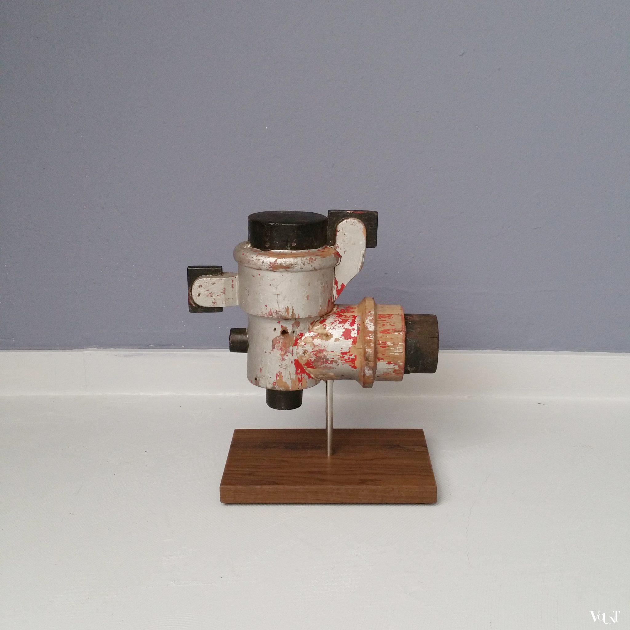 Industriële houten mal op standaard