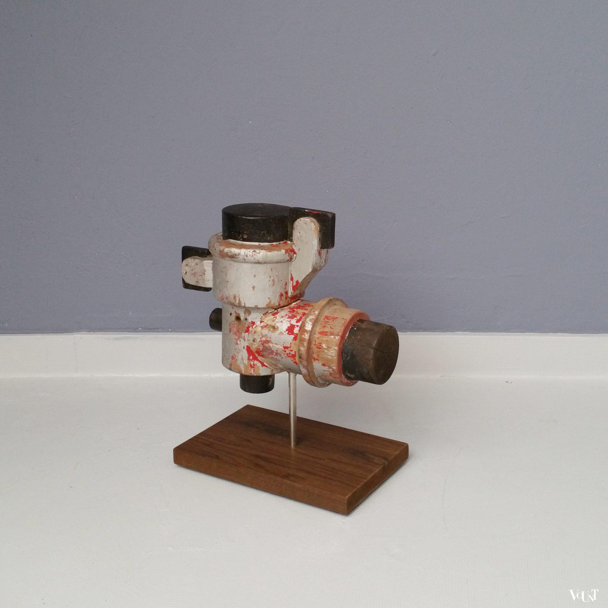 Industriële houten mal op standaard