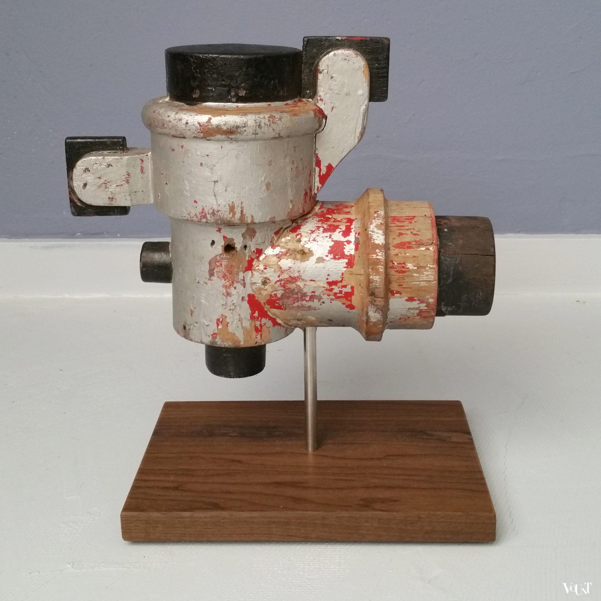 Industriële houten mal op standaard