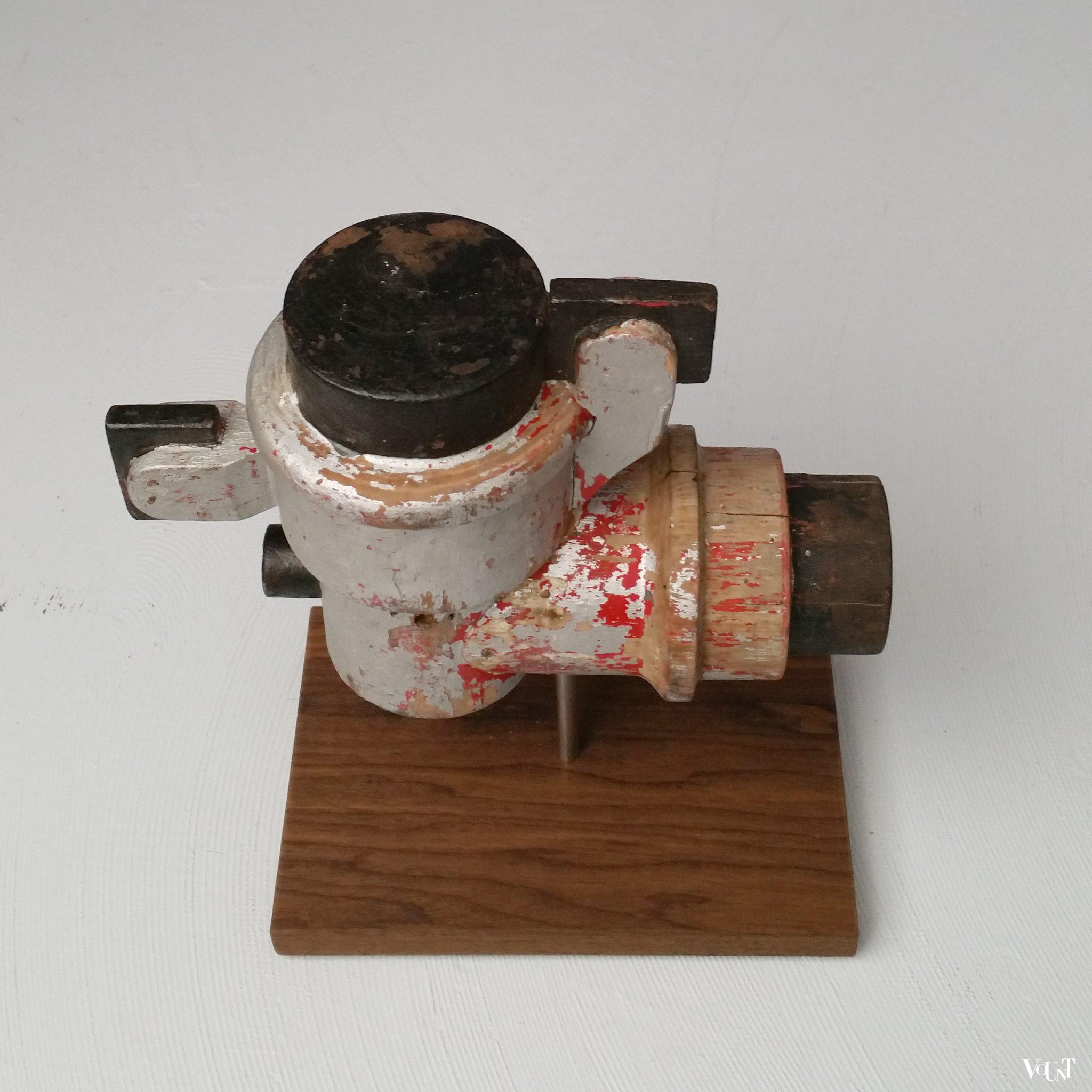 Industriële houten mal op standaard