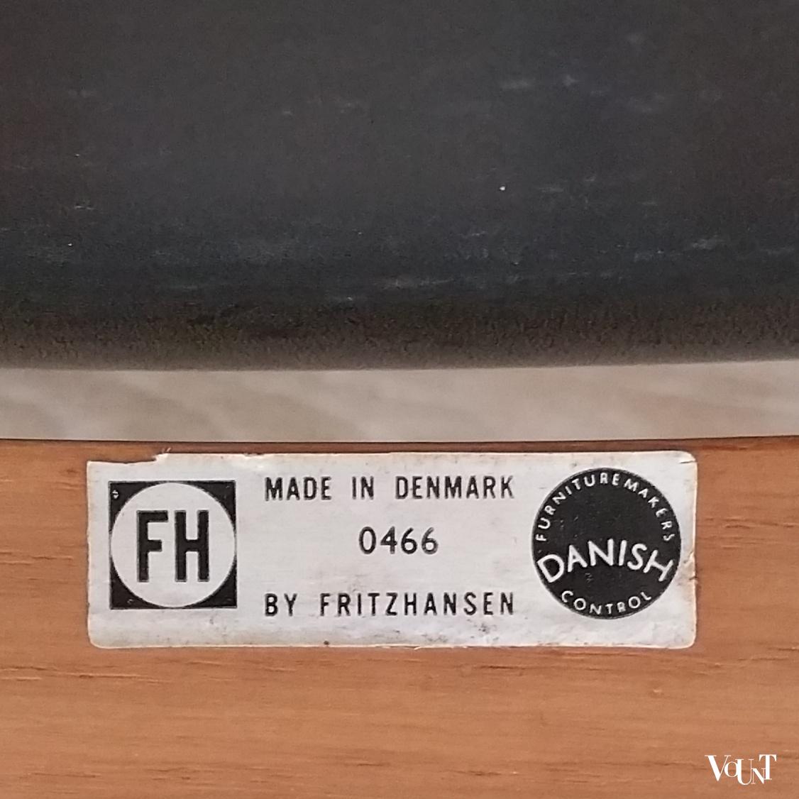 Fauteuil eiken met zwart leer, Ebbe en Karen Clemmensen voor Fritz Hansen, 1966