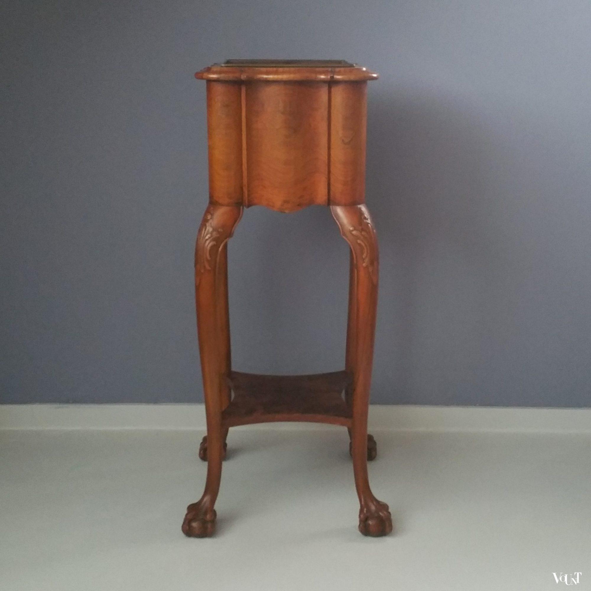 Vintage staande notenhouten plantenbak in Queen Anne-stijl, jaren '60