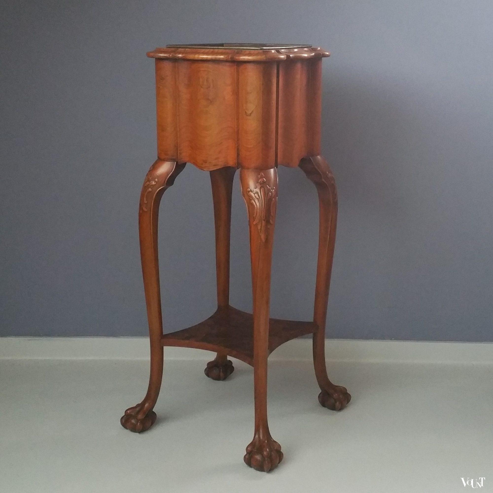 Vintage staande notenhouten plantenbak in Queen Anne-stijl, jaren '60