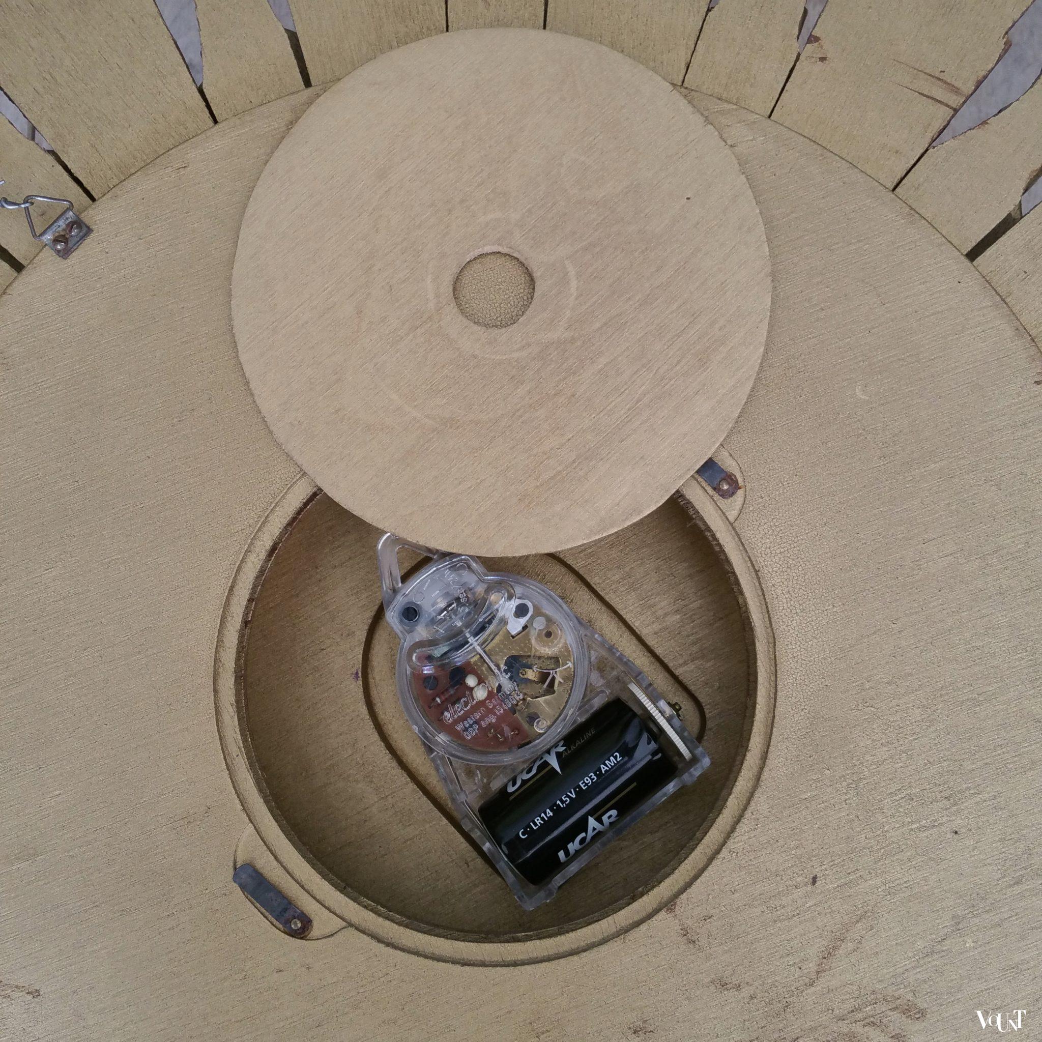 Houten zonneklok, Stijlklokkenfabriek C.J.H. Sens en Zn. Den Haag, jaren '60