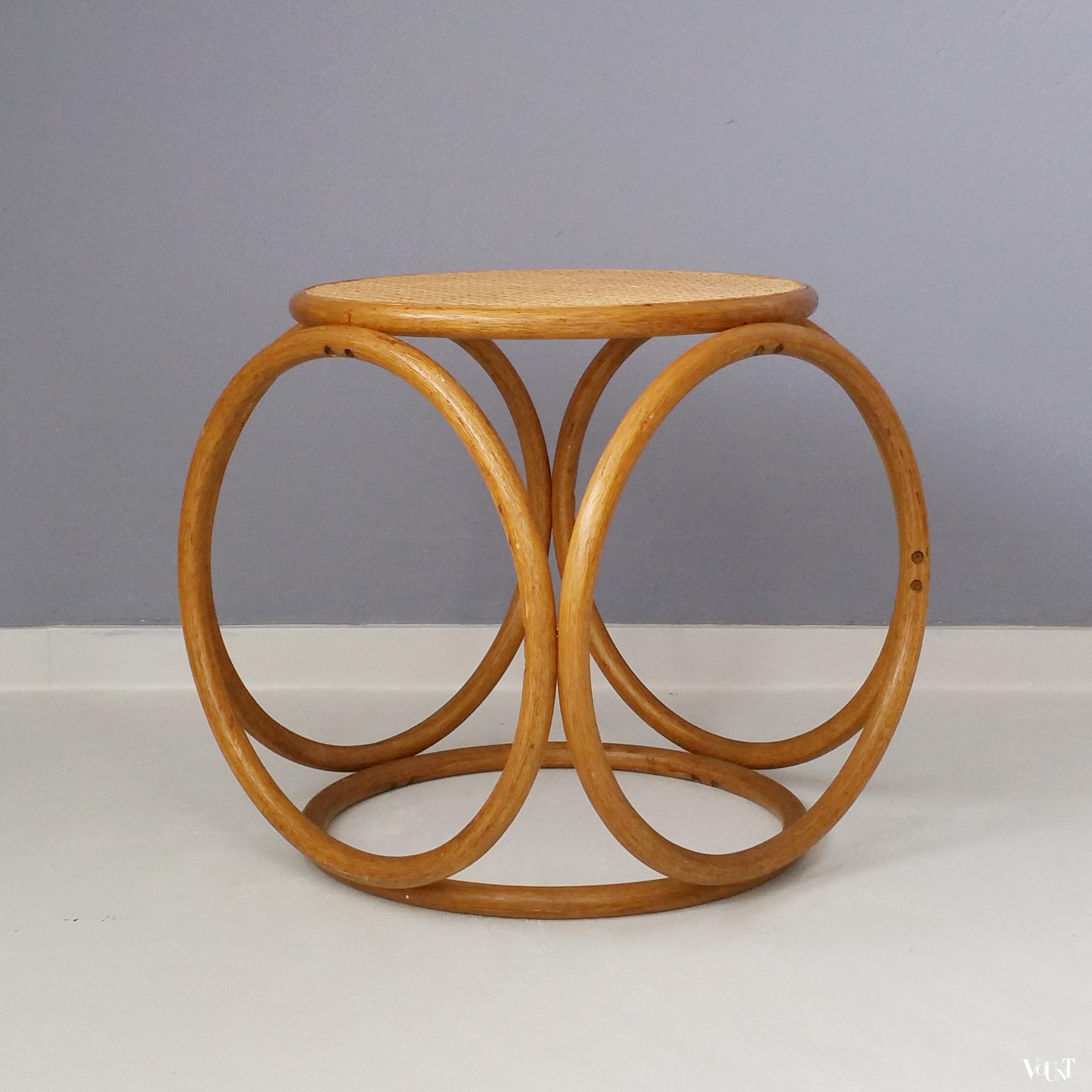 Kruk met houten ringen en rotan webbing, jaren '60/'70