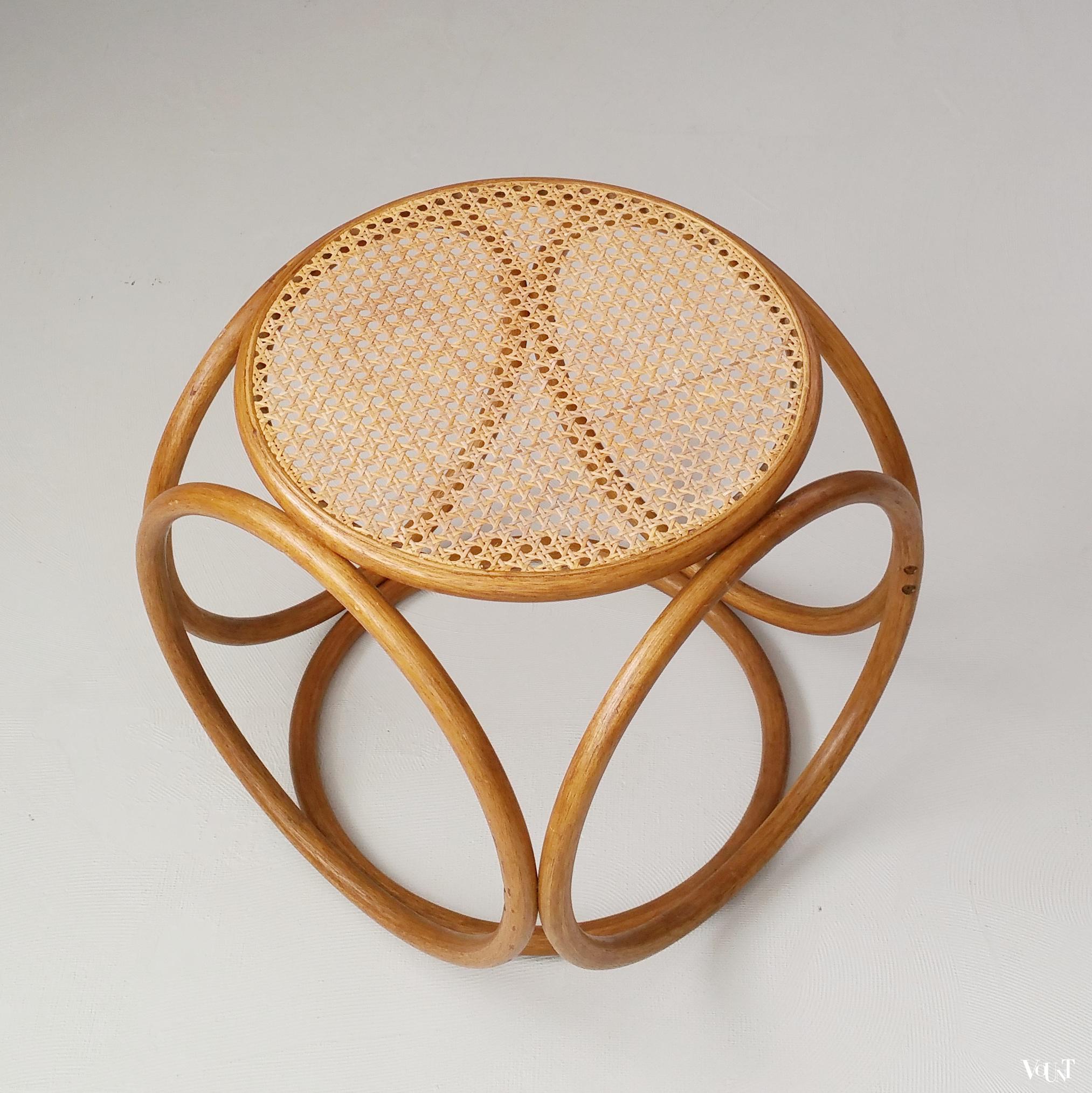 Kruk met houten ringen en rotan webbing, jaren '60/'70