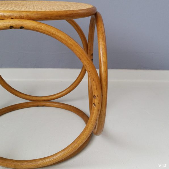 Kruk met houten ringen en rotan webbing, jaren '60/'70