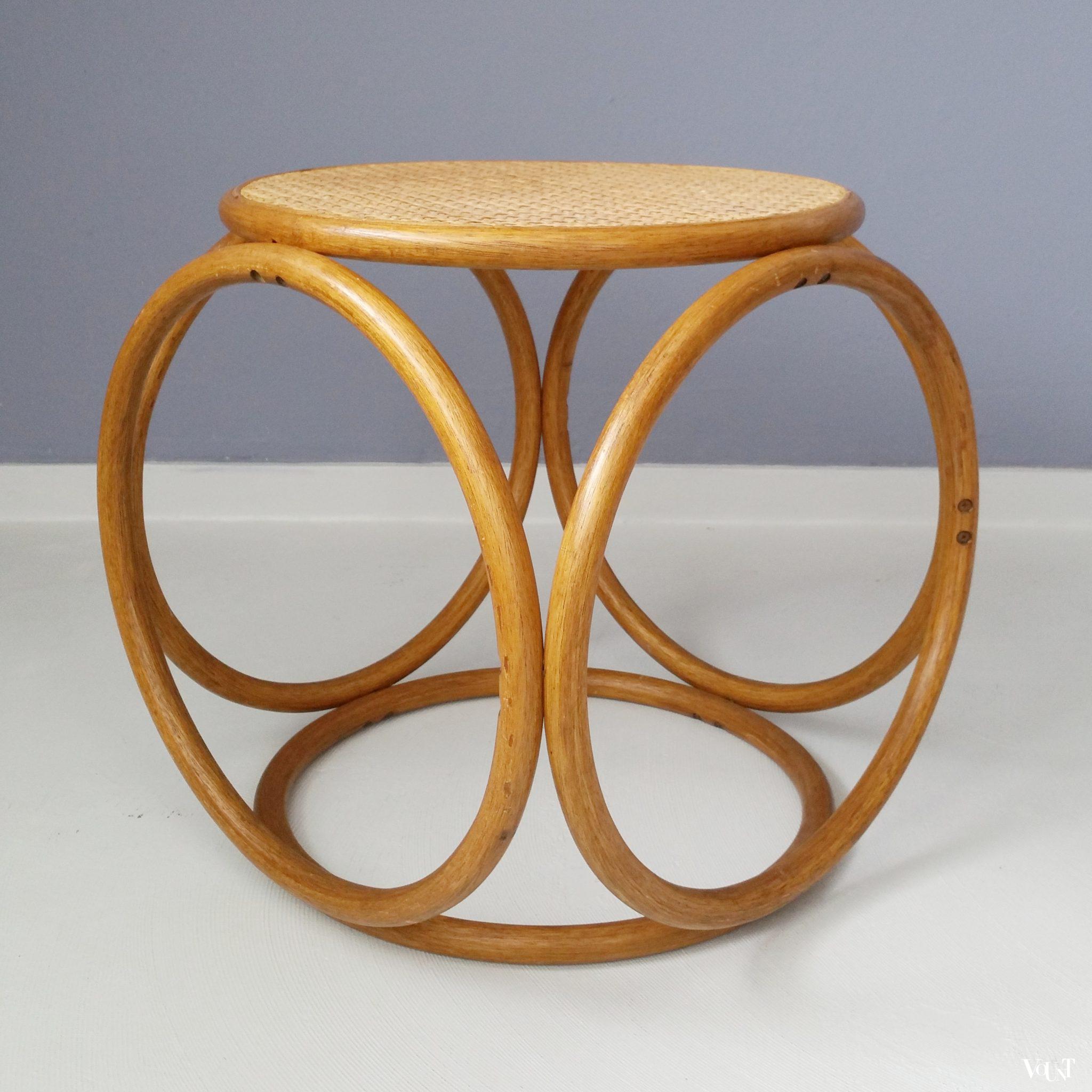 Kruk met houten ringen en rotan webbing, jaren '60/'70