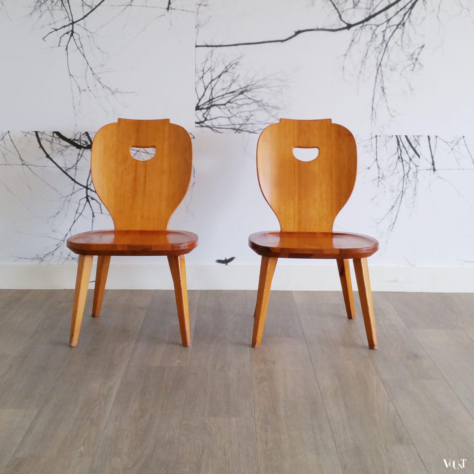 Set van 2 lage grenen stoelen, Carl Malmsten voor Svensk Fur, jaren '50