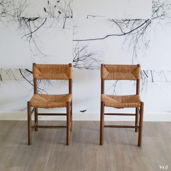 Set van 2 stoelen hout met biezen, in de stijl van Charlotte Perriand, jaren '50