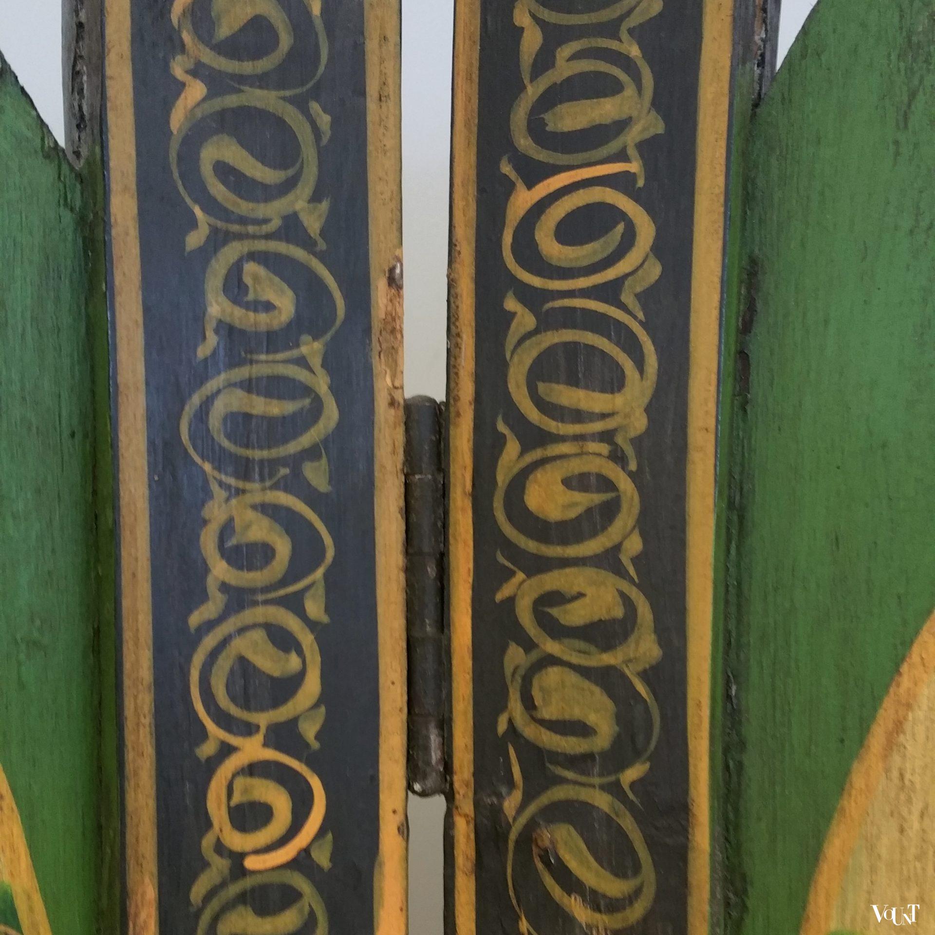 Handbeschilderd houten Indiaas kamerscherm, ca. jaren '30