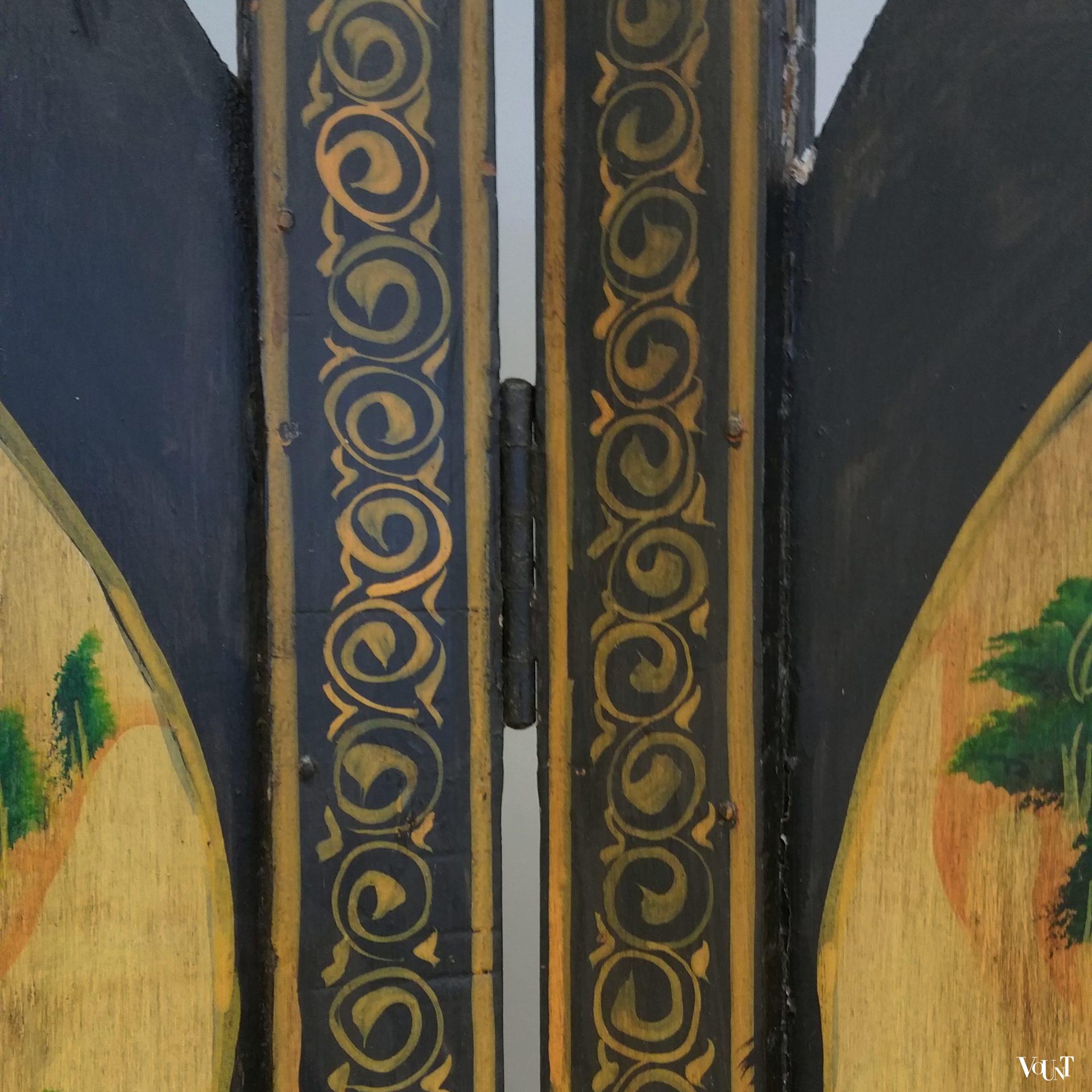 Handbeschilderd houten Indiaas kamerscherm, ca. jaren '30