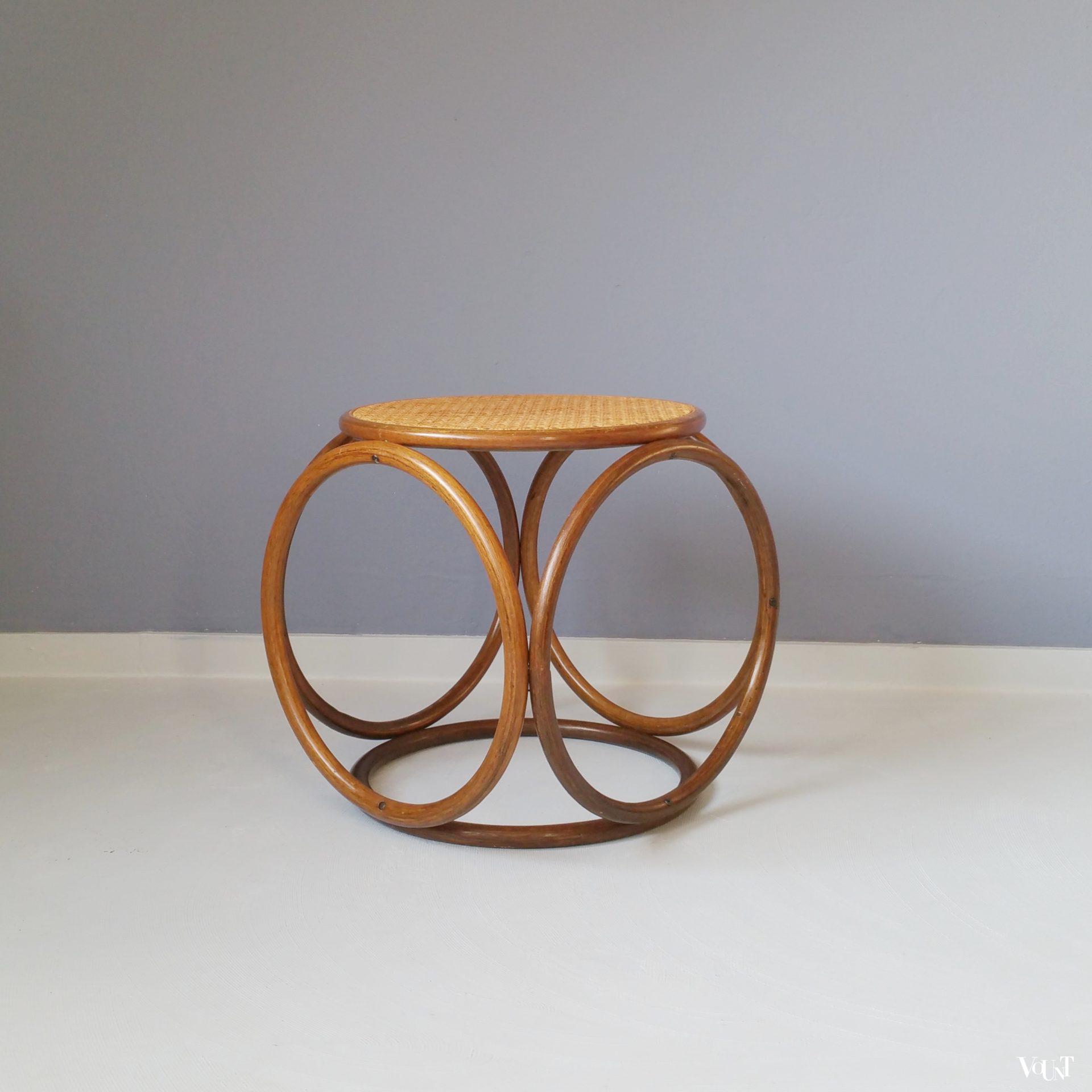 Kruk met houten ringen en rotan webbing, jaren '60/'70