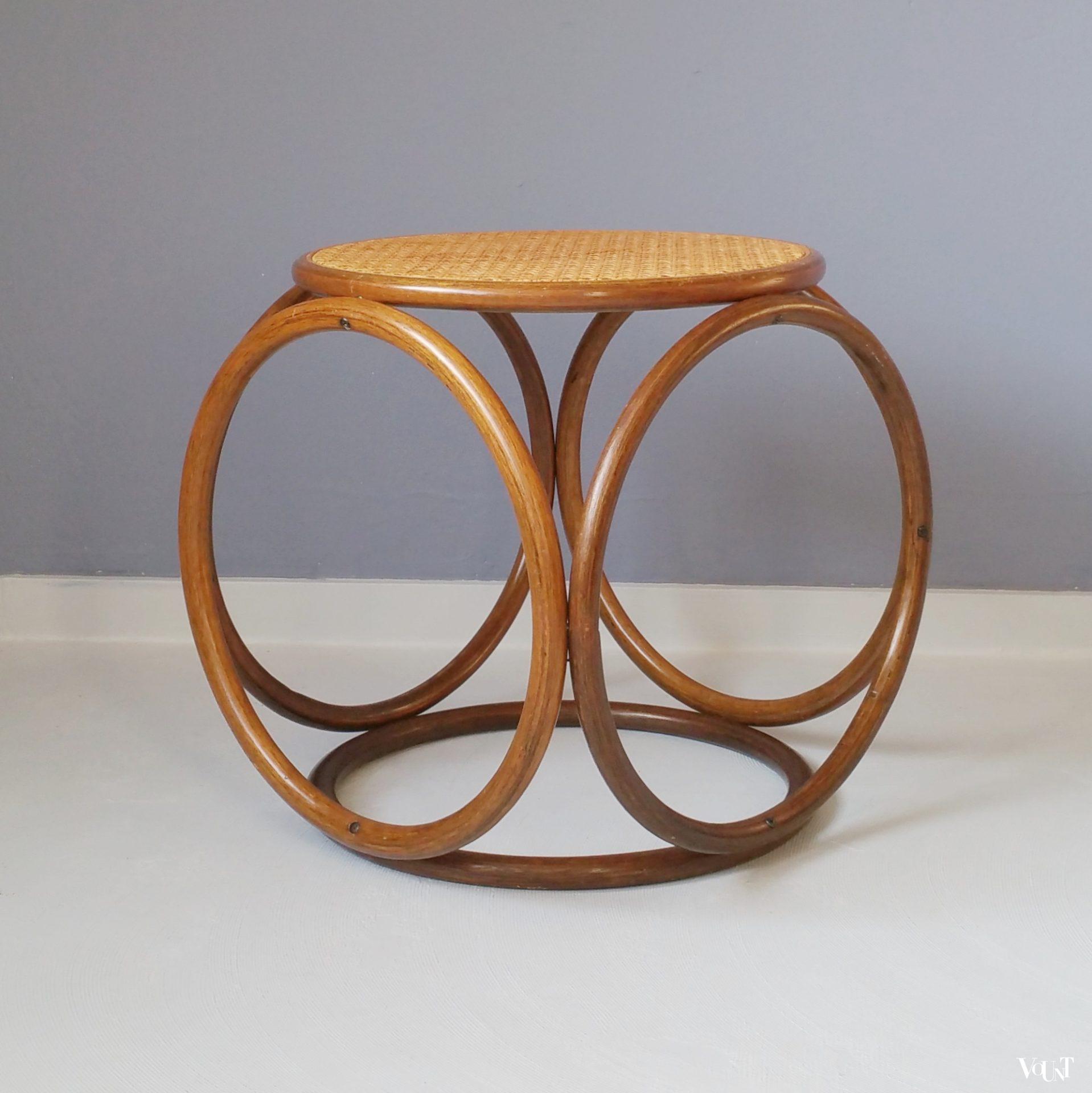 Kruk met houten ringen en rotan webbing, jaren '60/'70