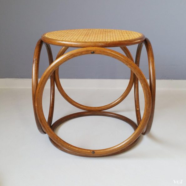 Kruk met houten ringen en rotan webbing, jaren '60/'70