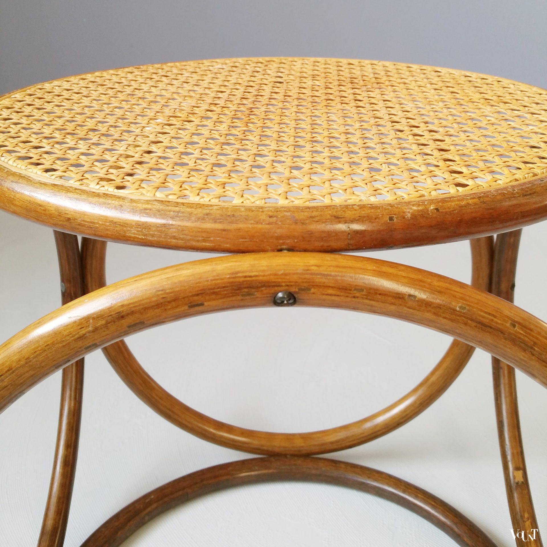 Kruk met houten ringen en rotan webbing, jaren '60/'70