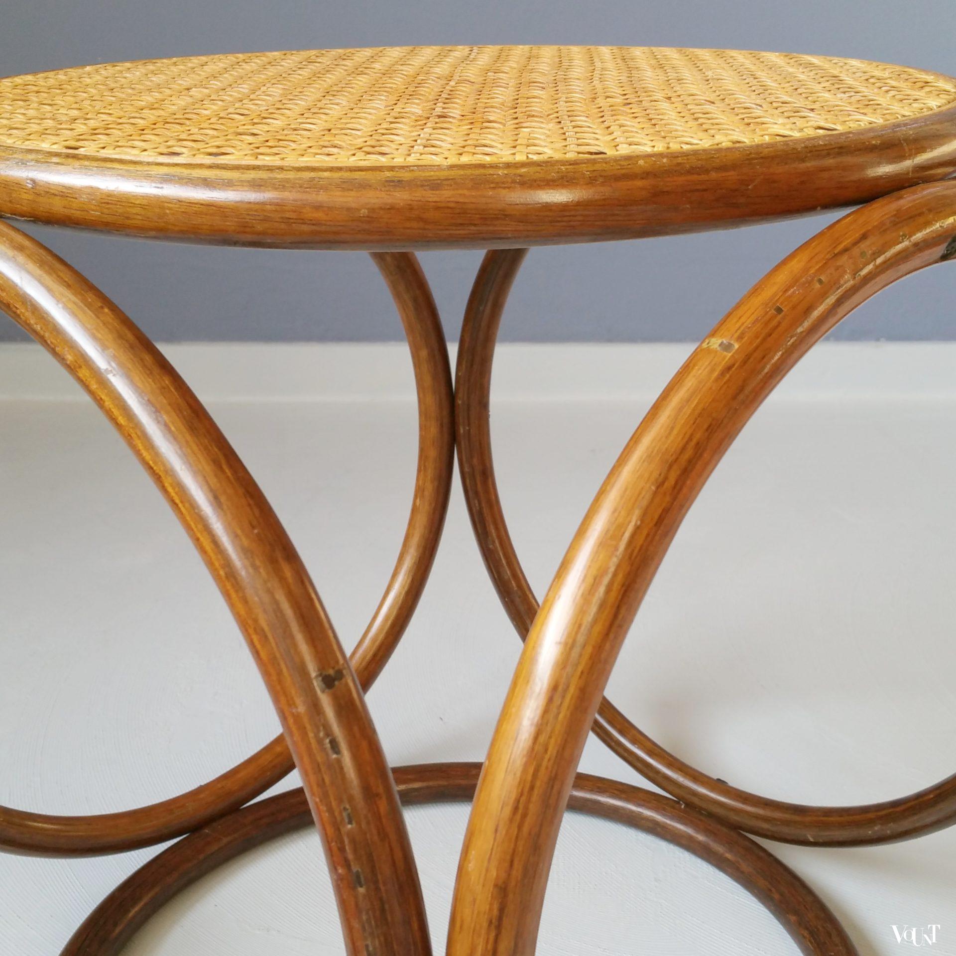 Kruk met houten ringen en rotan webbing, jaren '60/'70