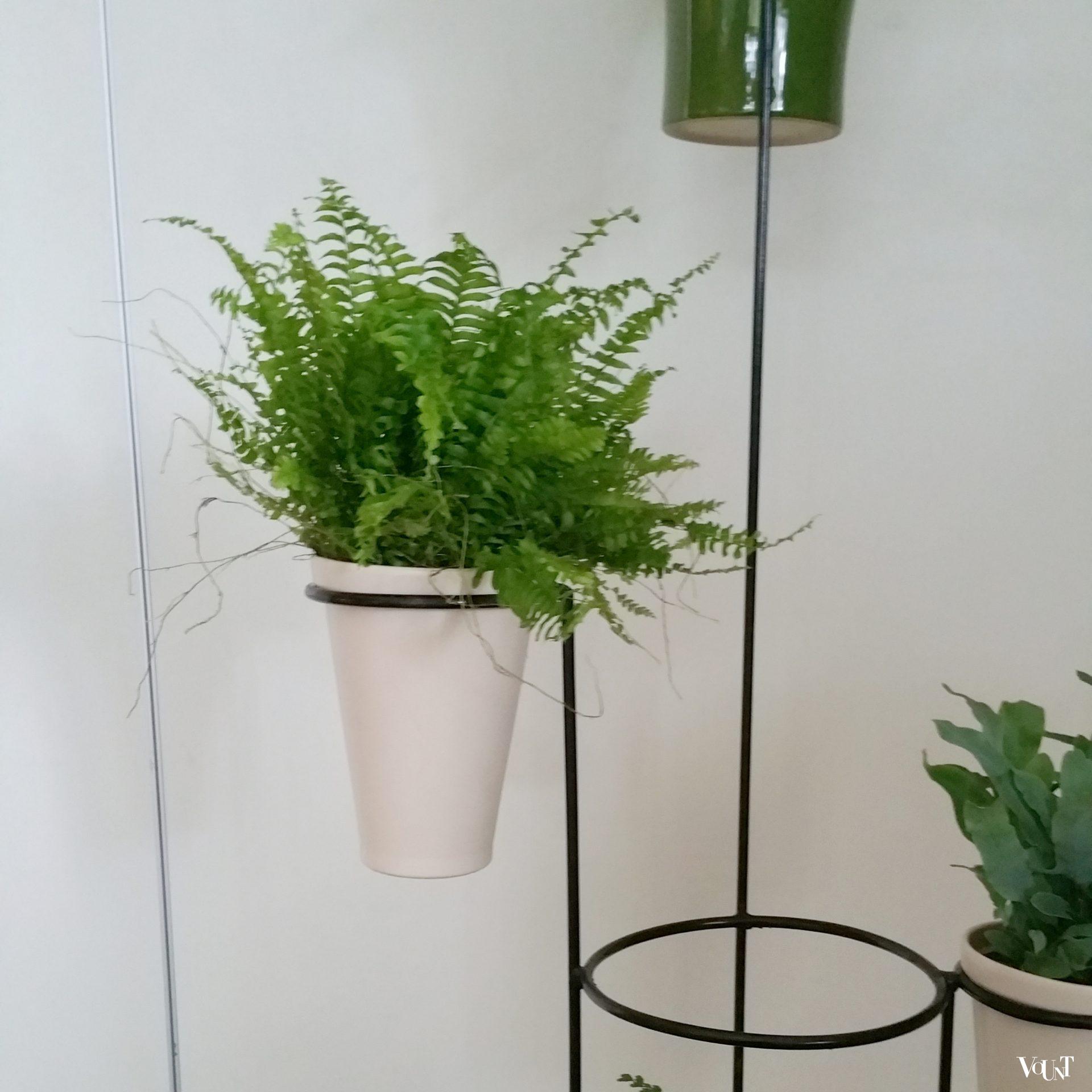 Vintage metalen verrijdbare plantenstandaard