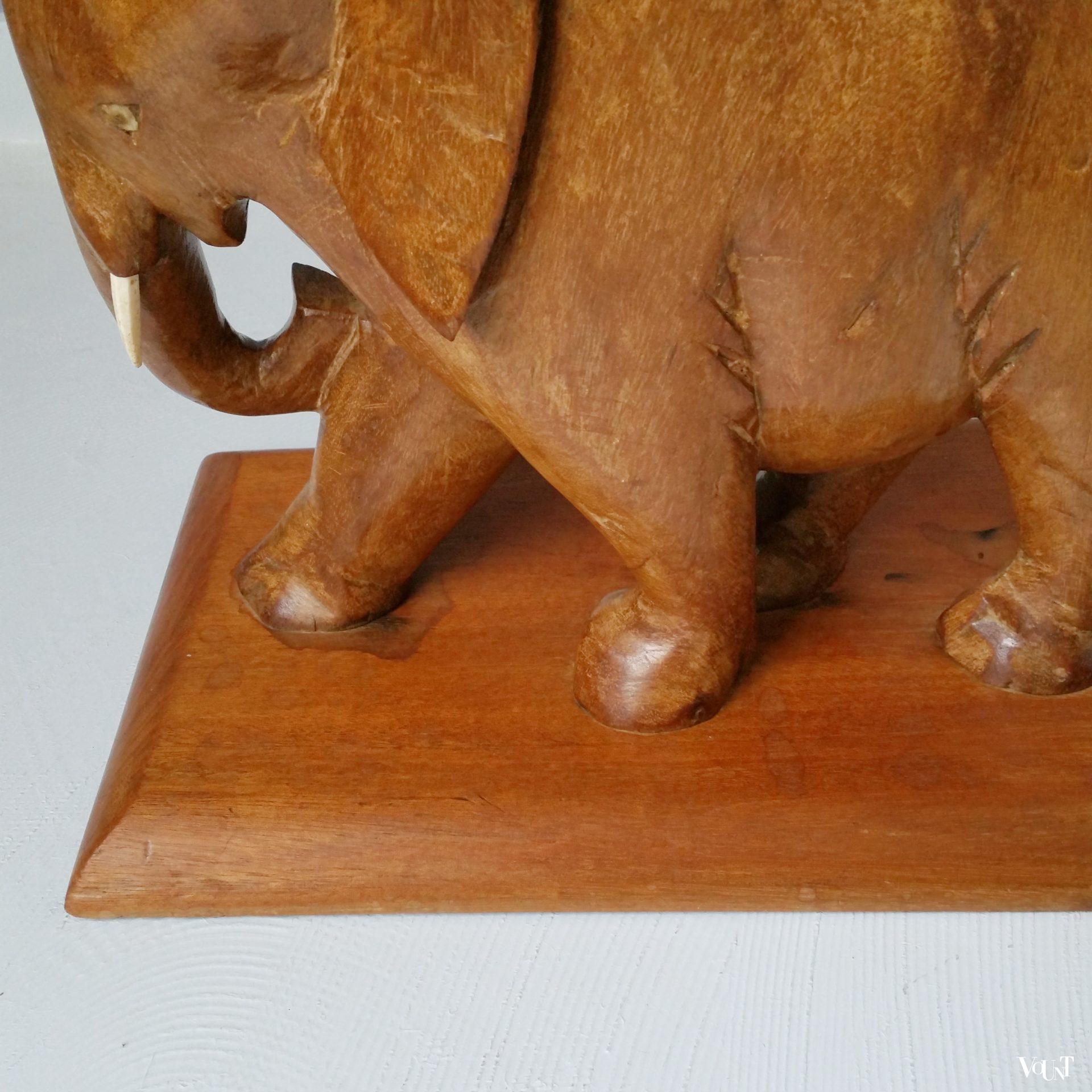 Asante of ashanti kruk met olifant, 2e helft 20e eeuw