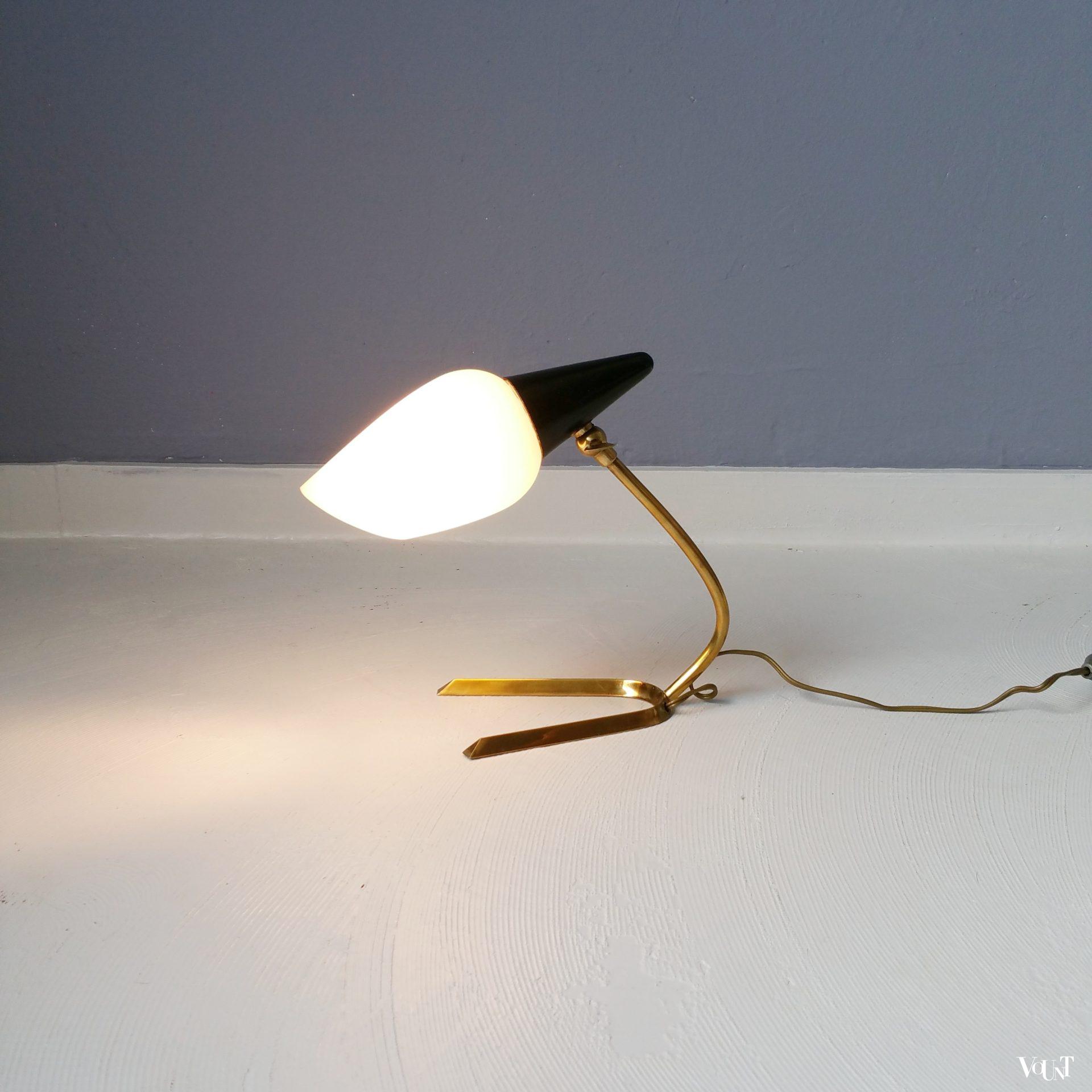 Verstelbaar tafellampje met messing voet en glazen kapje, jaren '50