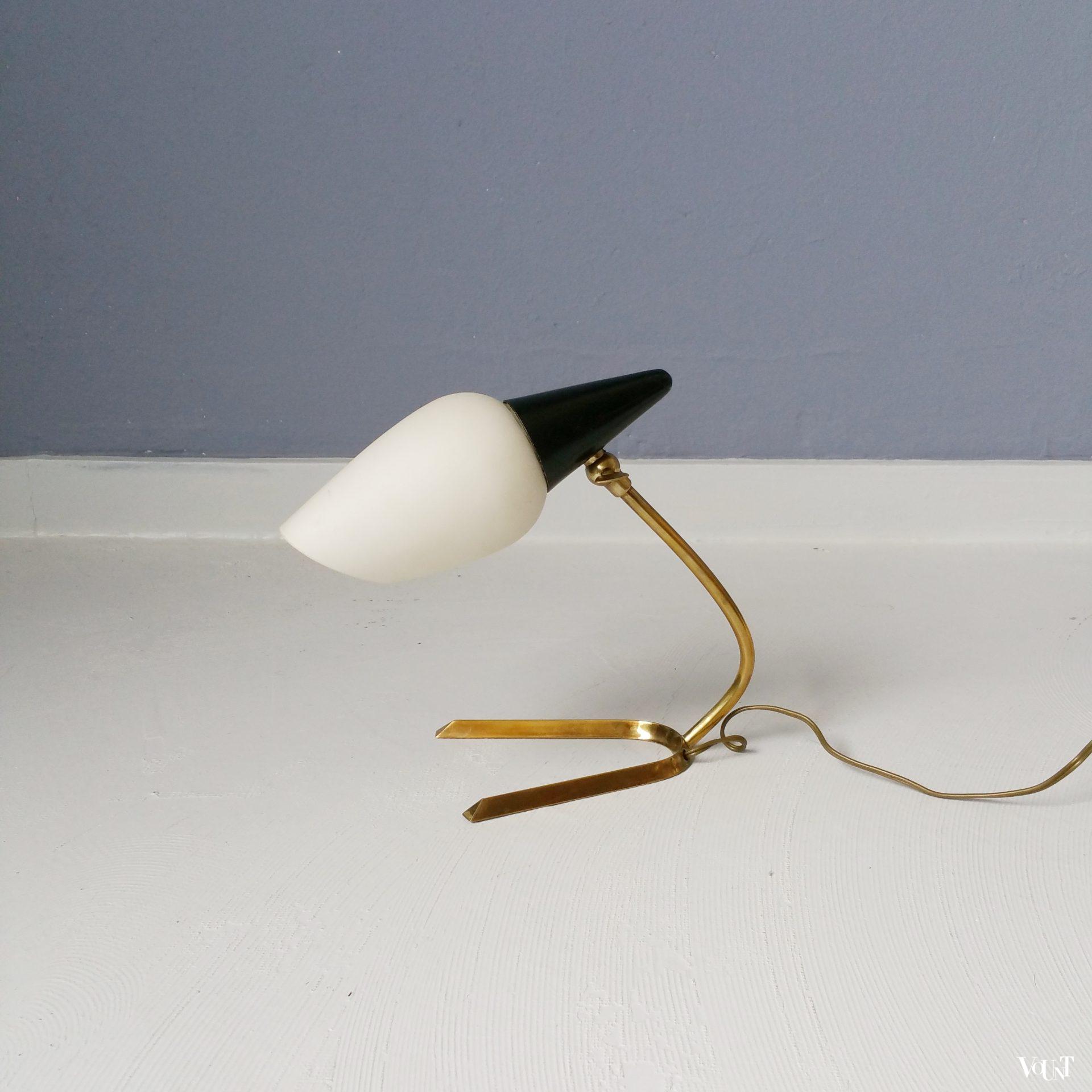 Verstelbaar tafellampje met messing voet en glazen kapje, jaren '50