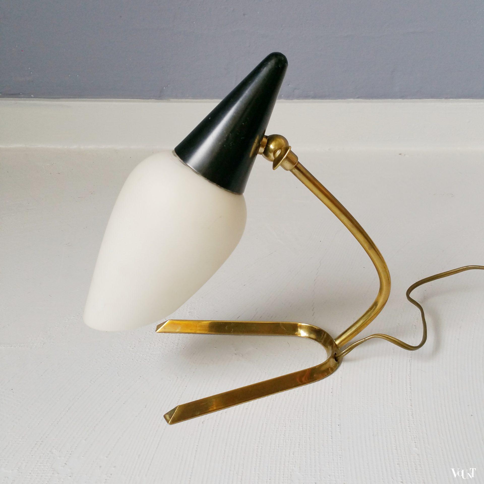 Verstelbaar tafellampje met messing voet en glazen kapje, jaren '50