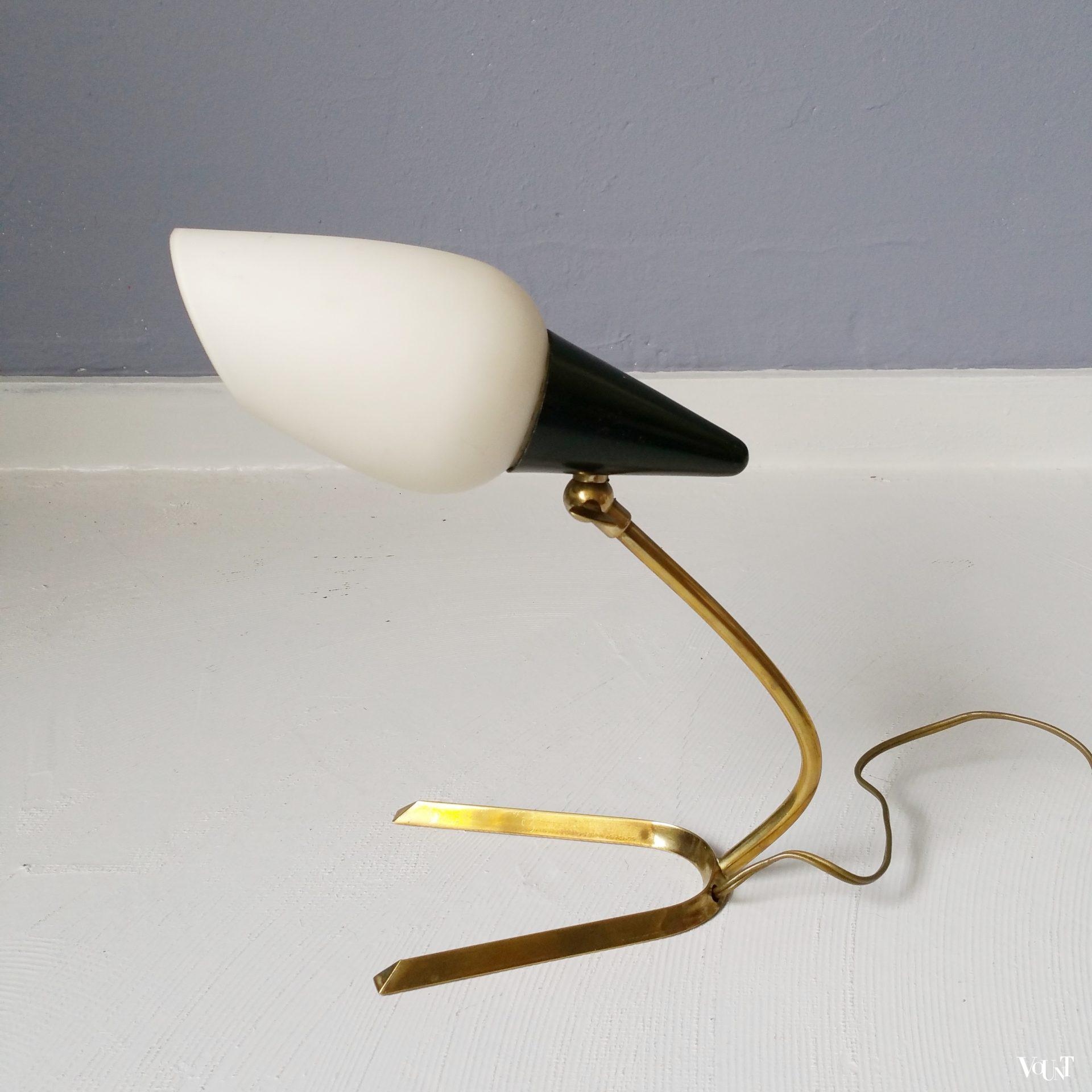 Verstelbaar tafellampje met messing voet en glazen kapje, jaren '50