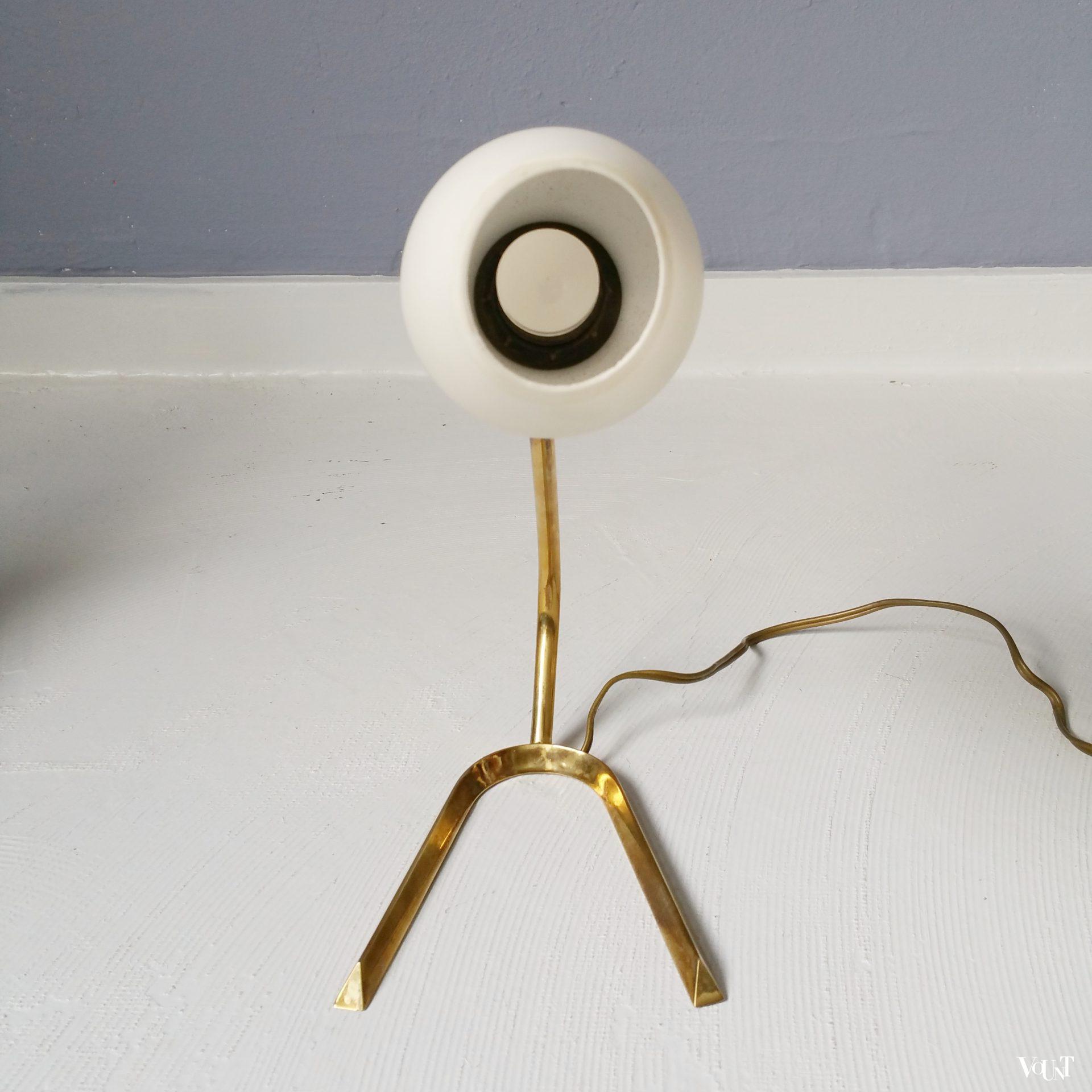 Verstelbaar tafellampje met messing voet en glazen kapje, jaren '50