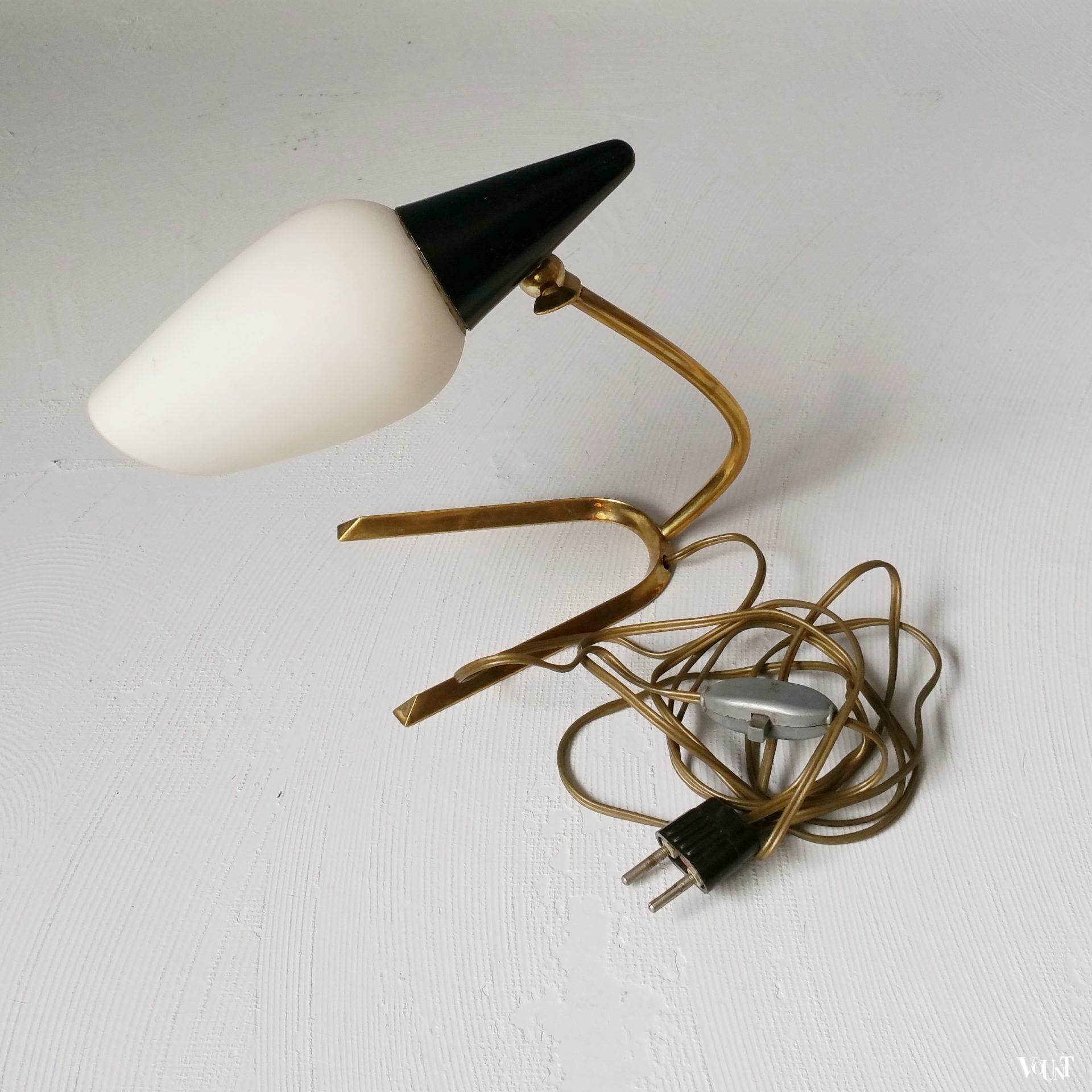 Verstelbaar tafellampje met messing voet en glazen kapje, jaren '50