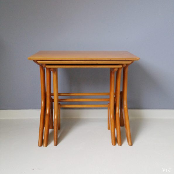 Set van 3 bijzettafels met plywood blad, jaren '50