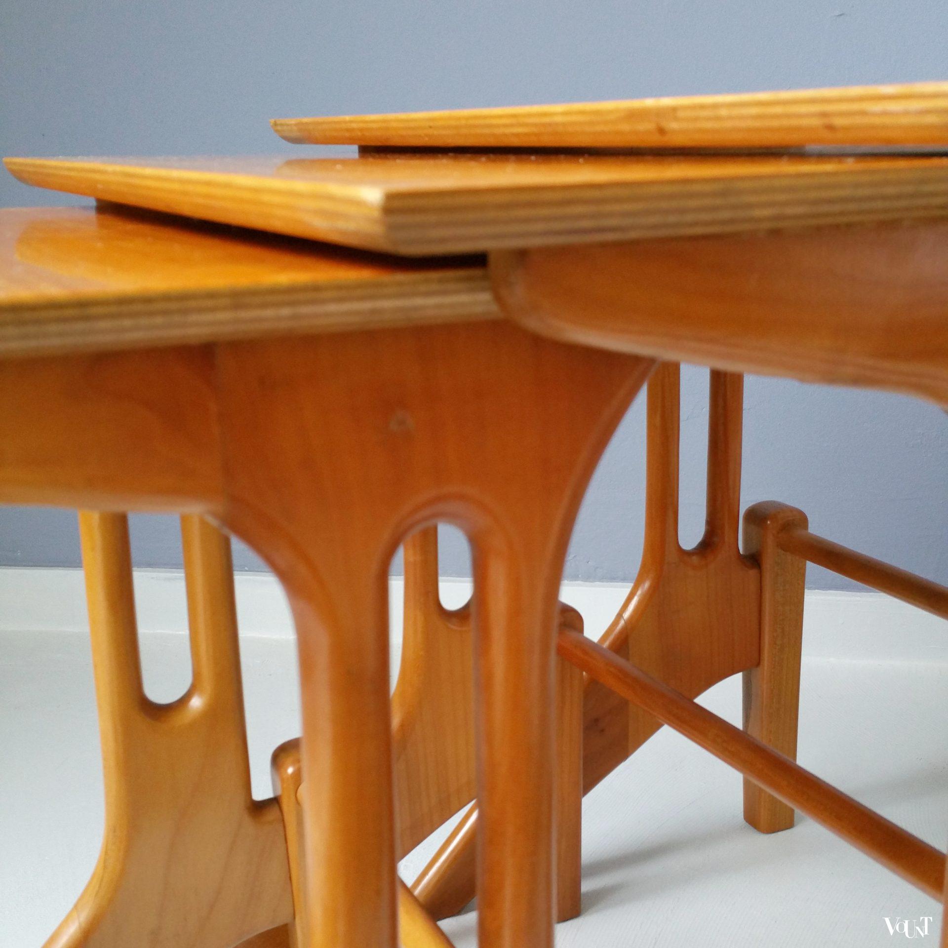 Set van 3 bijzettafels met plywood blad, jaren '50