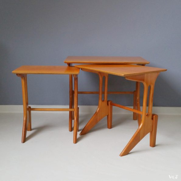 Set van 3 bijzettafels met plywood blad, jaren '50
