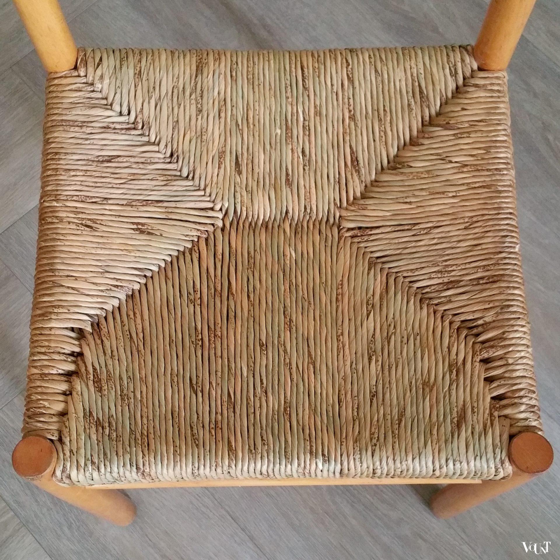 Set van 4 houten eettafelstoelen met biezen zittingen, jaren '60