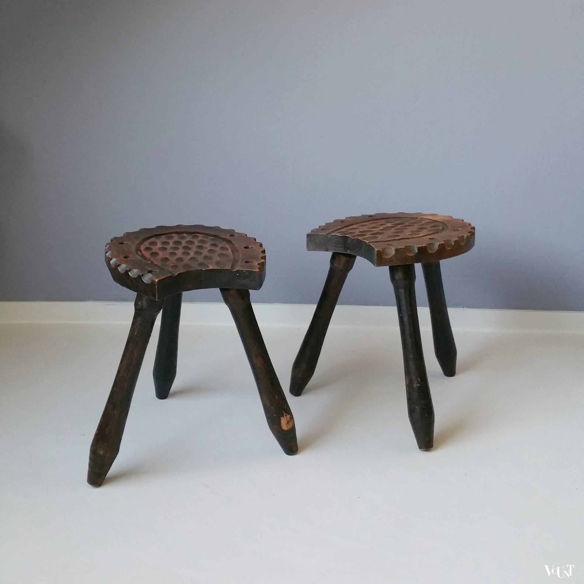 Set van 2 Spaanse houten hoefijzerkrukjes, jaren '60