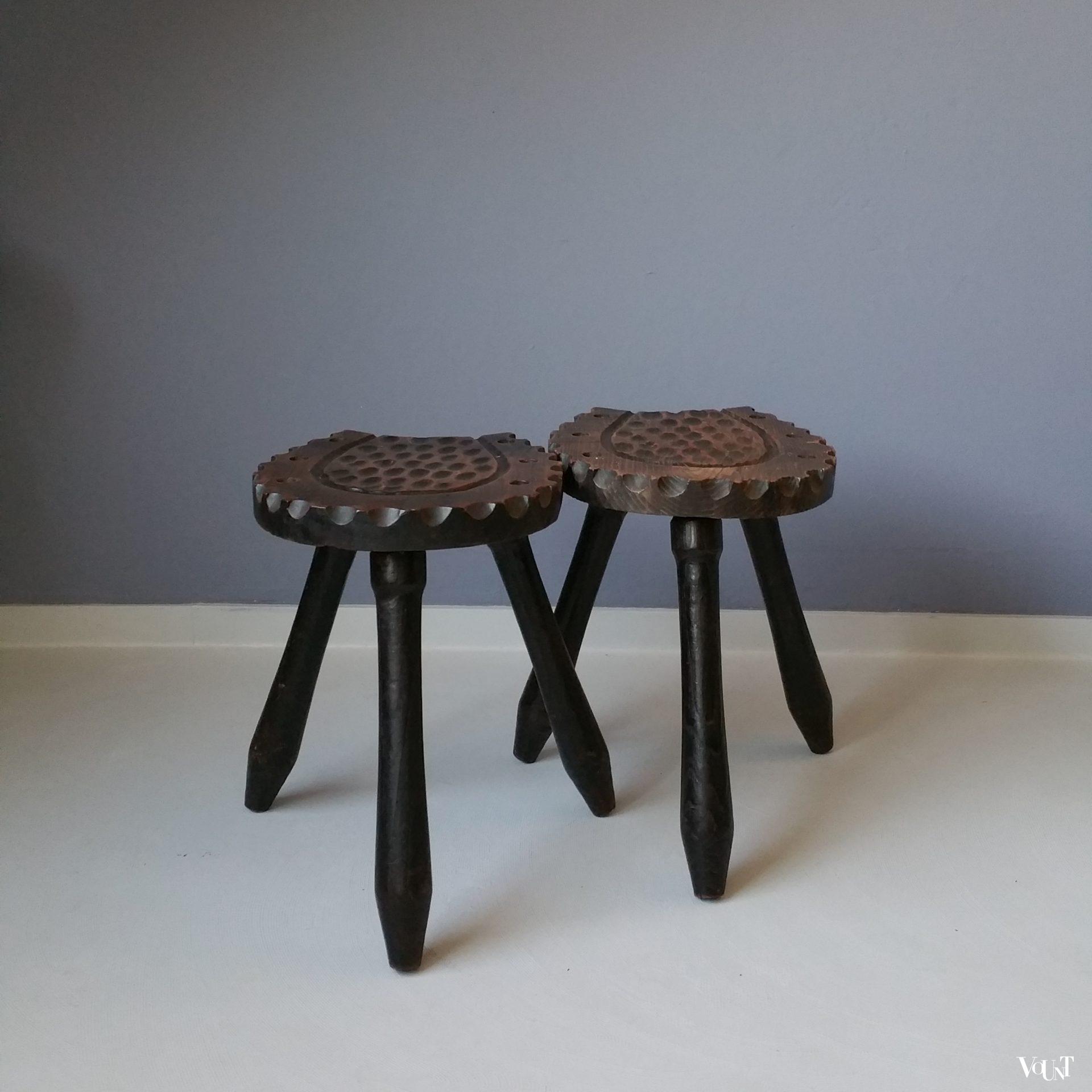 Set van 2 Spaanse houten hoefijzerkrukjes, jaren '60