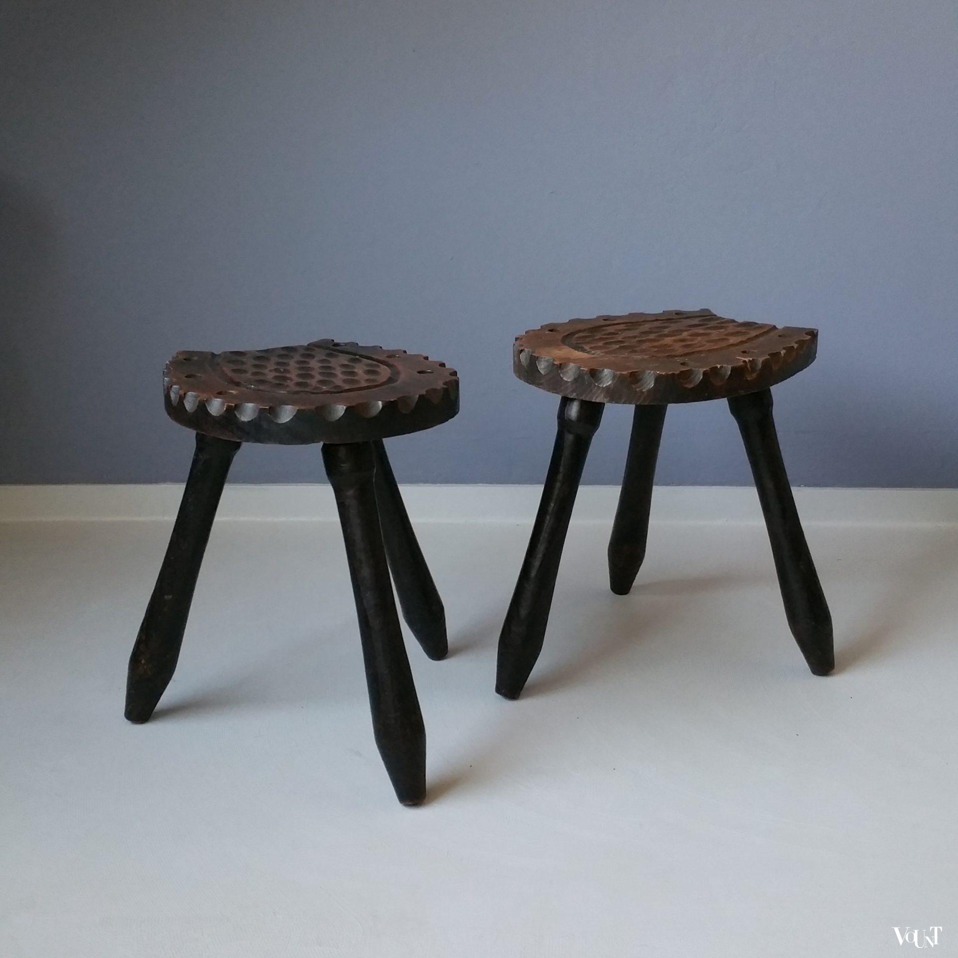 Set van 2 Spaanse houten hoefijzerkrukjes, jaren '60