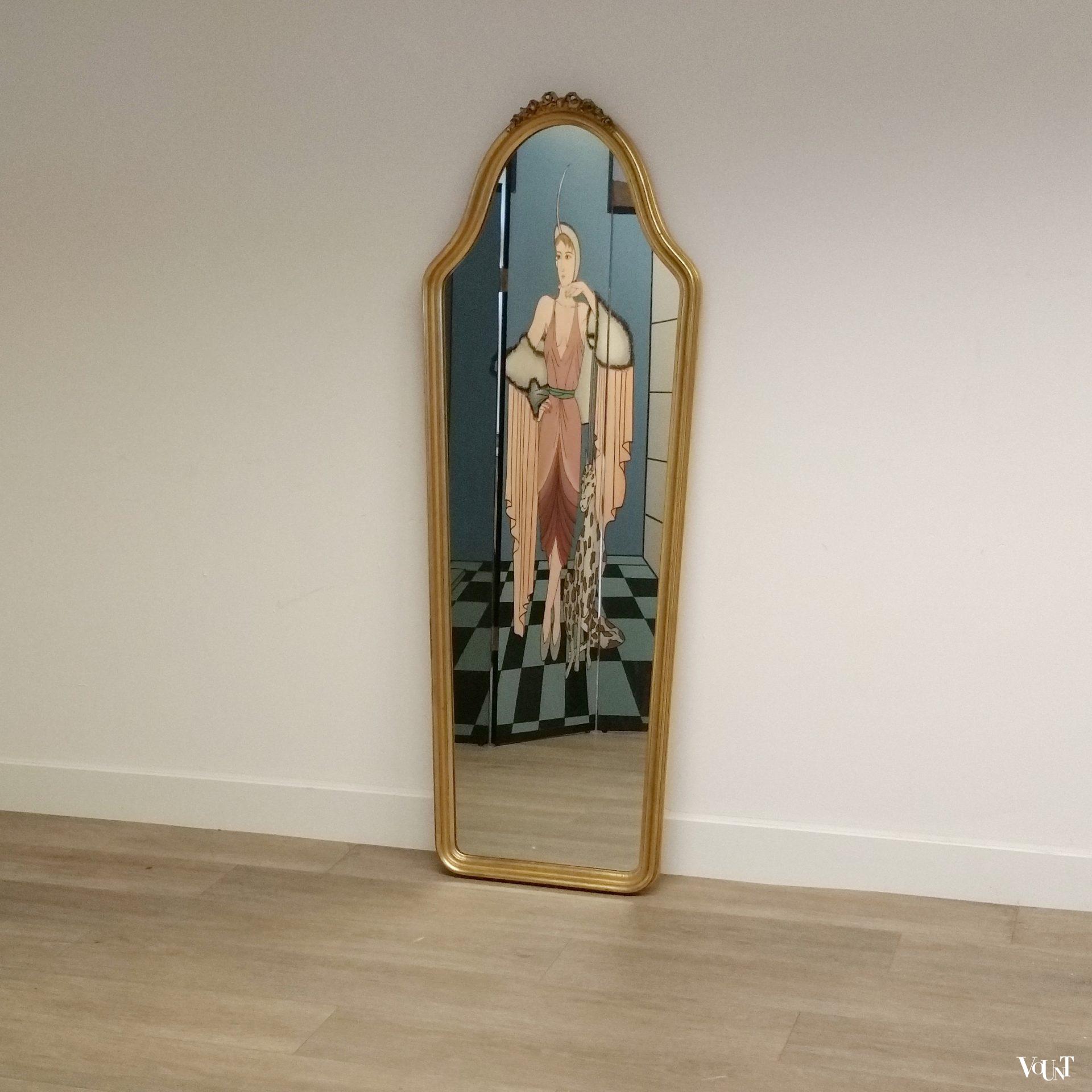 Klassieke passpiegel met gouden lijst