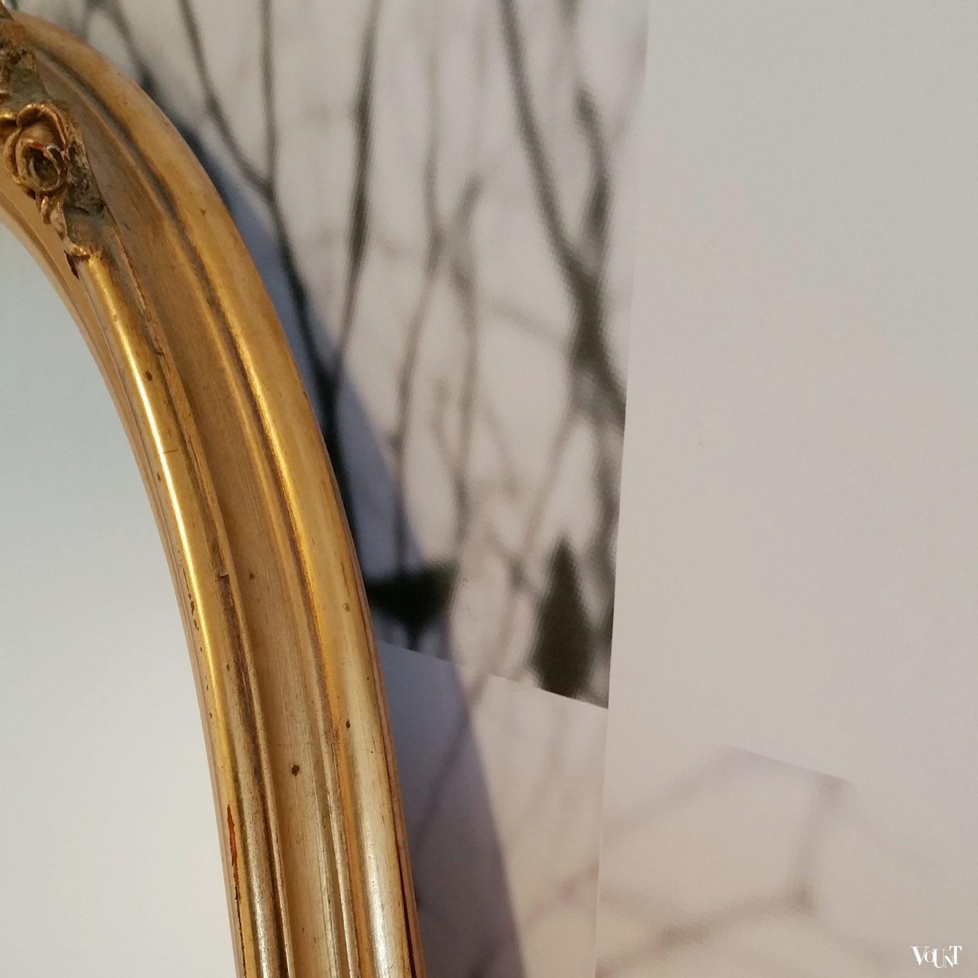 Klassieke passpiegel met gouden lijst