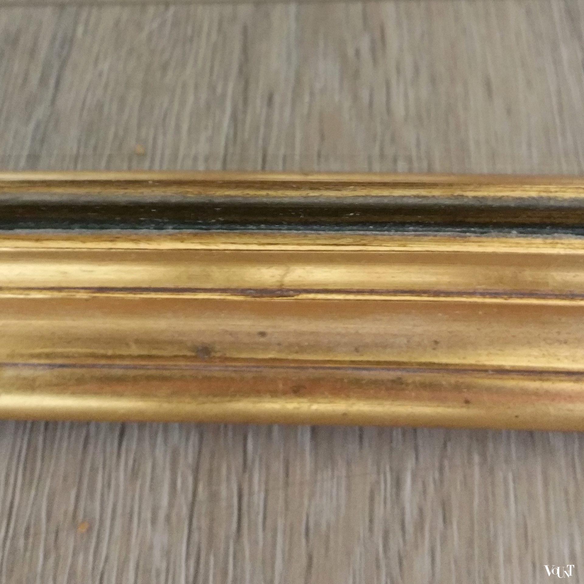 Klassieke passpiegel met gouden lijst