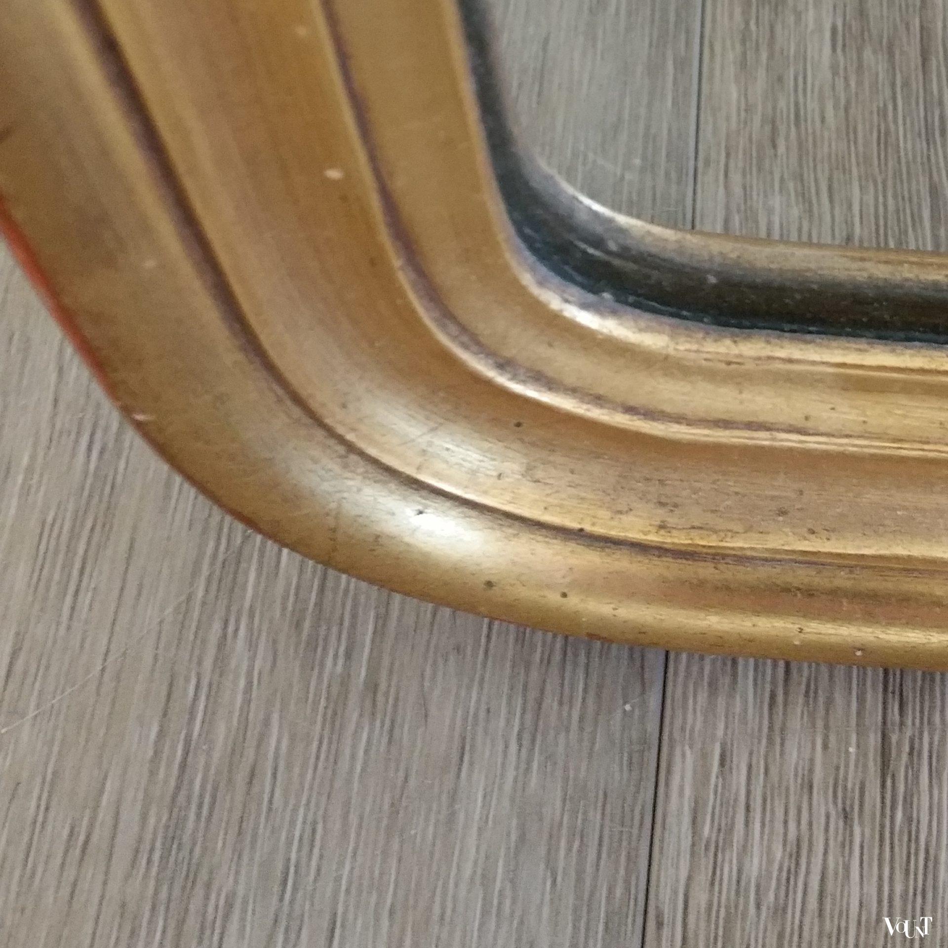 Klassieke passpiegel met gouden lijst