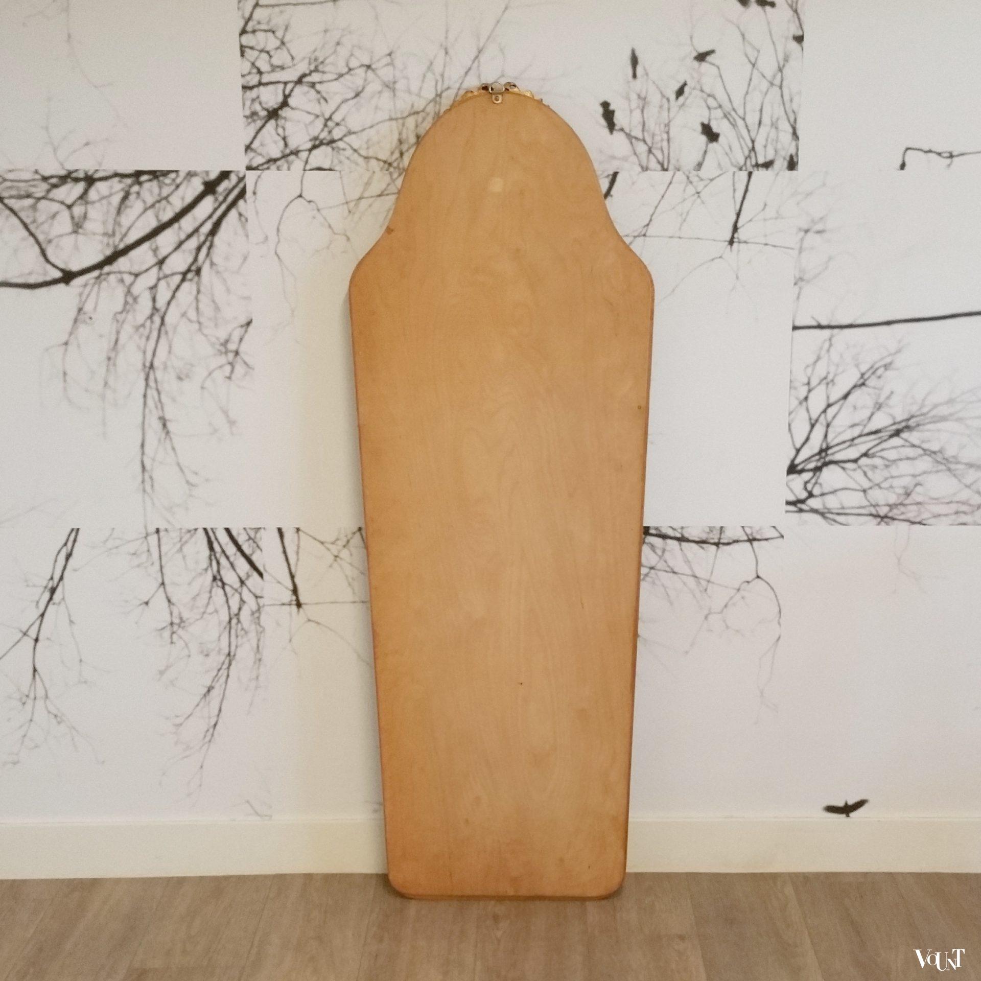 Klassieke passpiegel met gouden lijst