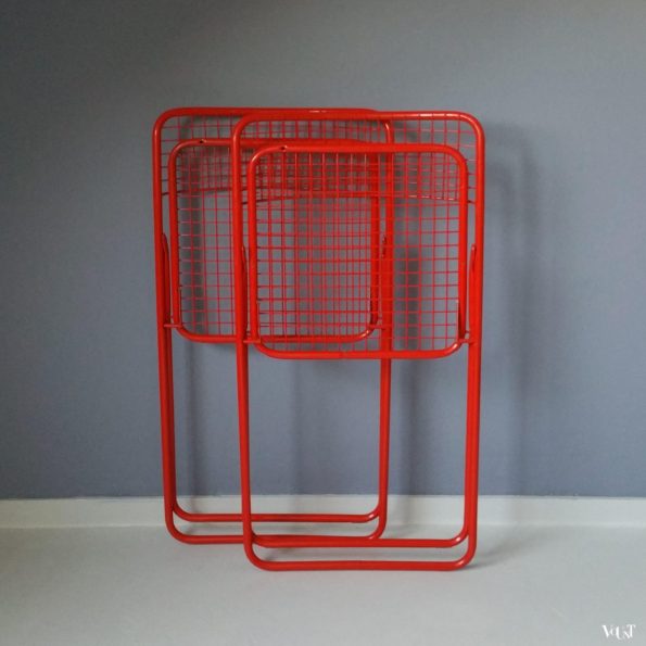 Set van 2 rode metalen "Ted Net" klapstoelen, Niels Gammelgaard voor Ikea, jaren '70