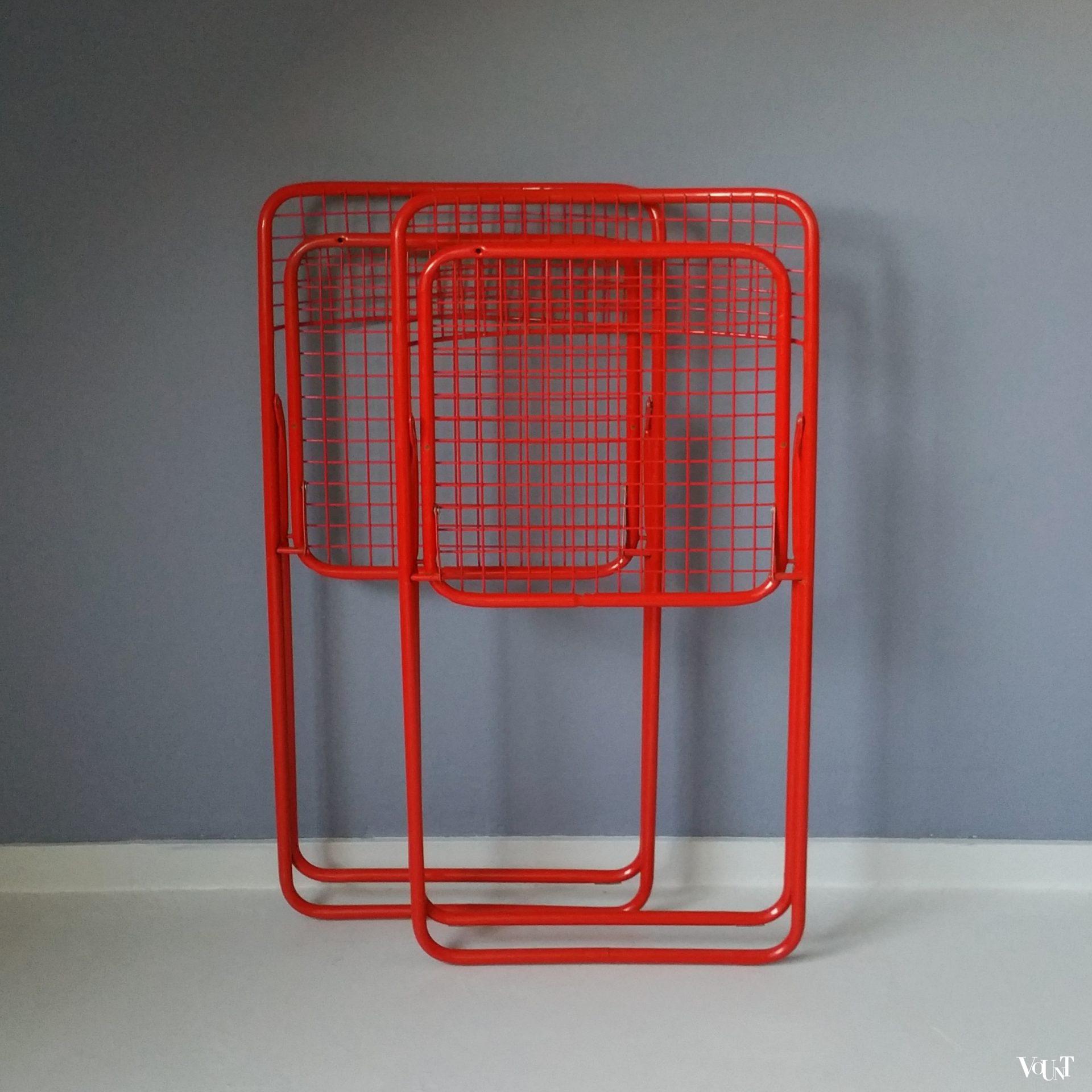 Set van 2 rode metalen "Ted Net" klapstoelen, Niels Gammelgaard voor Ikea, jaren '70