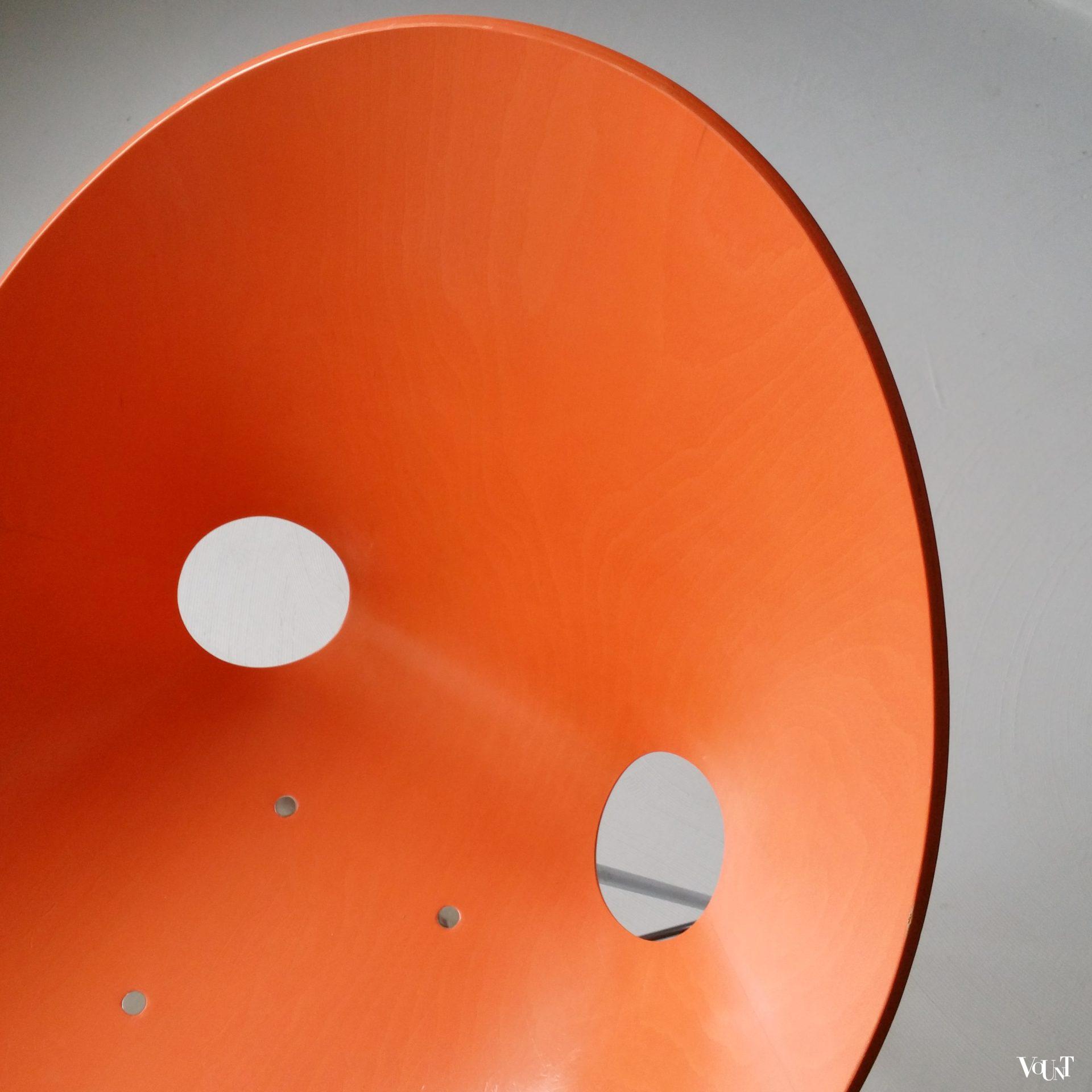 Stoel ST 664, Edelhardt (Eddie) Harlis voor Thonet, heruitgave jaren '90 (oranje)